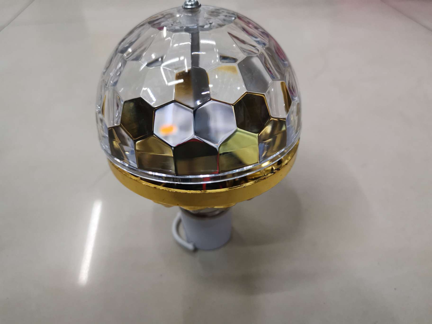 Manufacturers wholesale seven - color rotating gold bottom
LED lights thumbnail