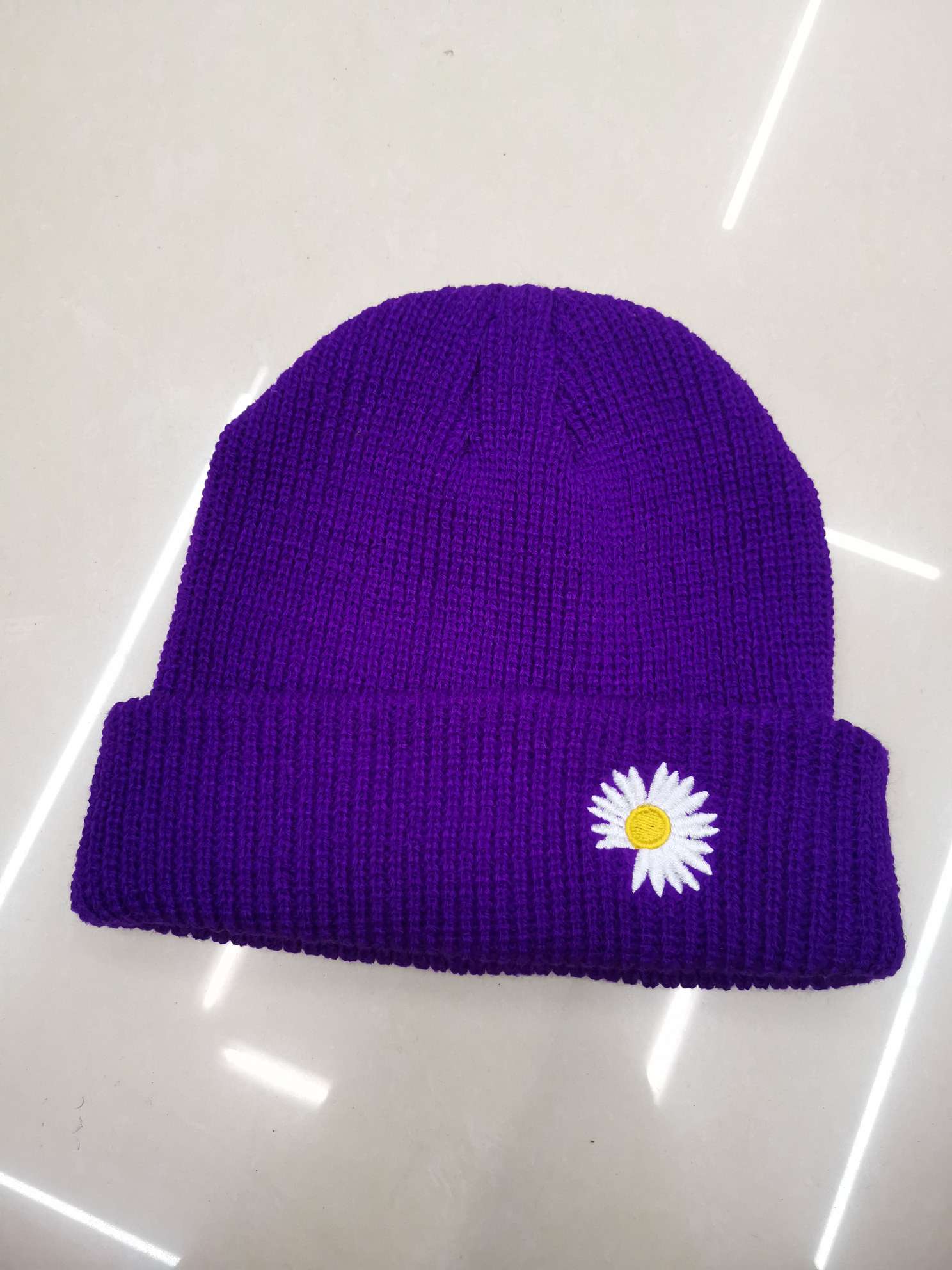 Little Chrysanthemum Fashion Hat Application Scenario