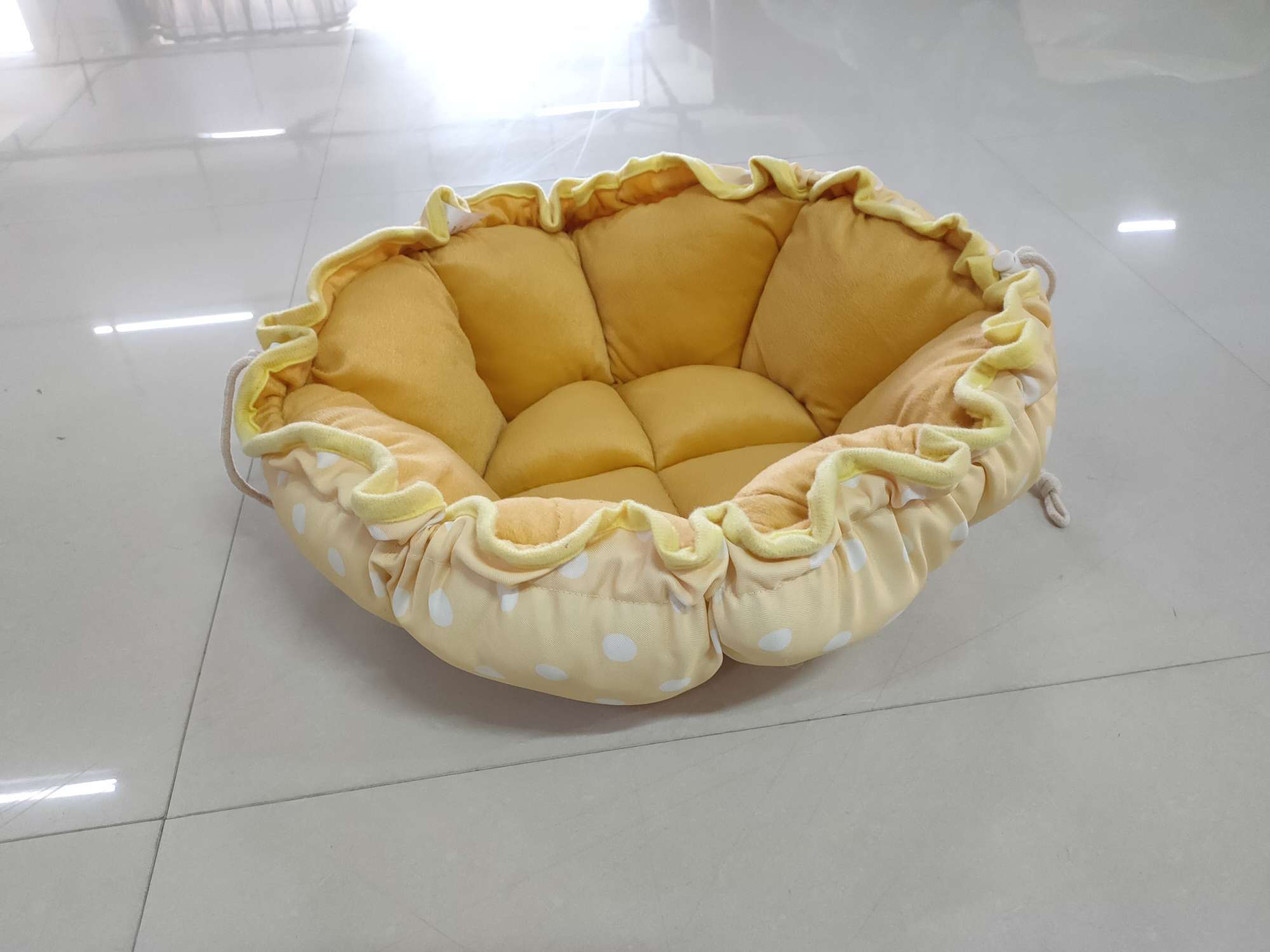 New cat and dog beds, suitable for all four seasons, dog teddy, Corgi, VIP, cat bed pads, flower bud type pet products factory direct sales Application Scenario