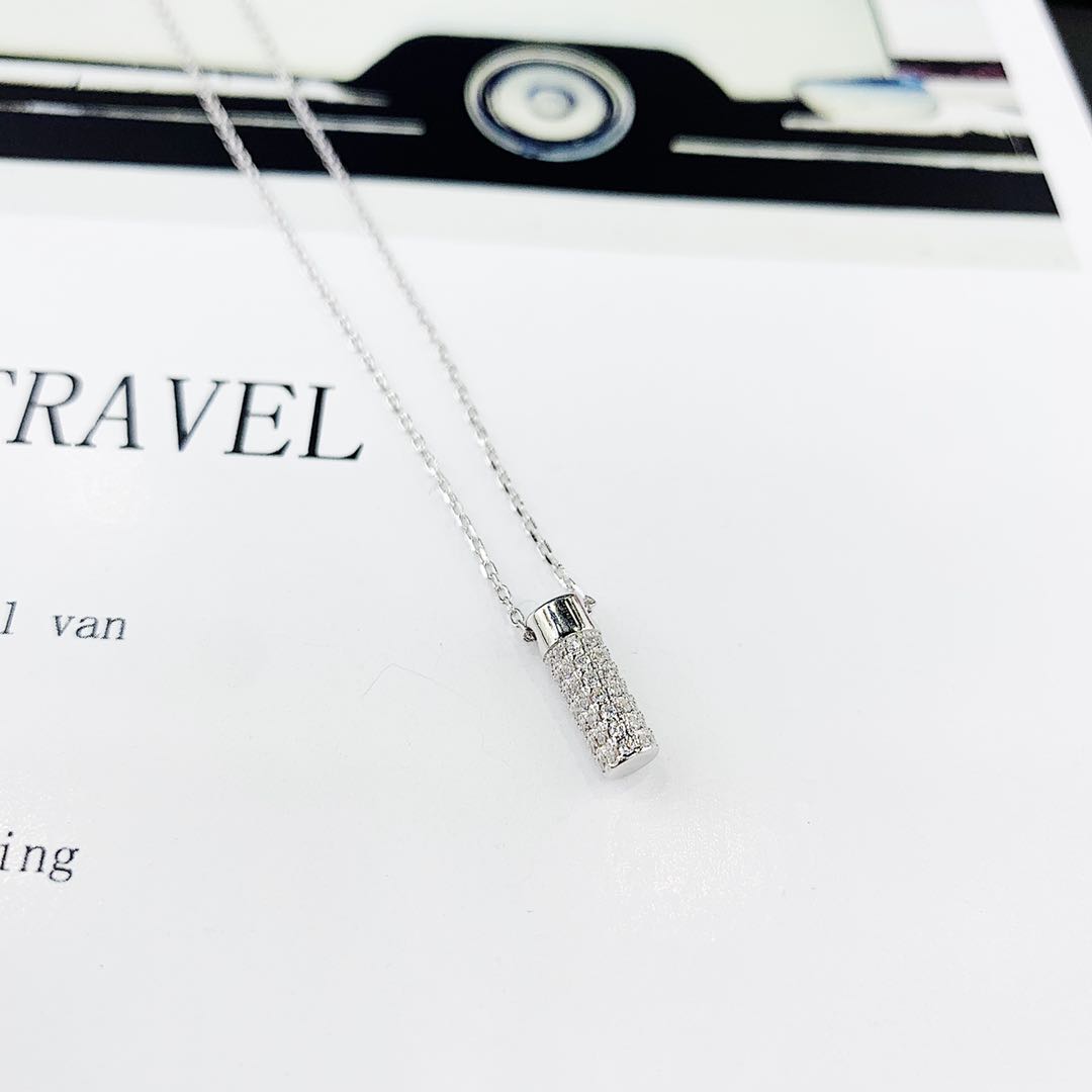 The a925 silver micro-inlaid diamond small water cup necklace does not fade and does not cause allergies Application Scenario