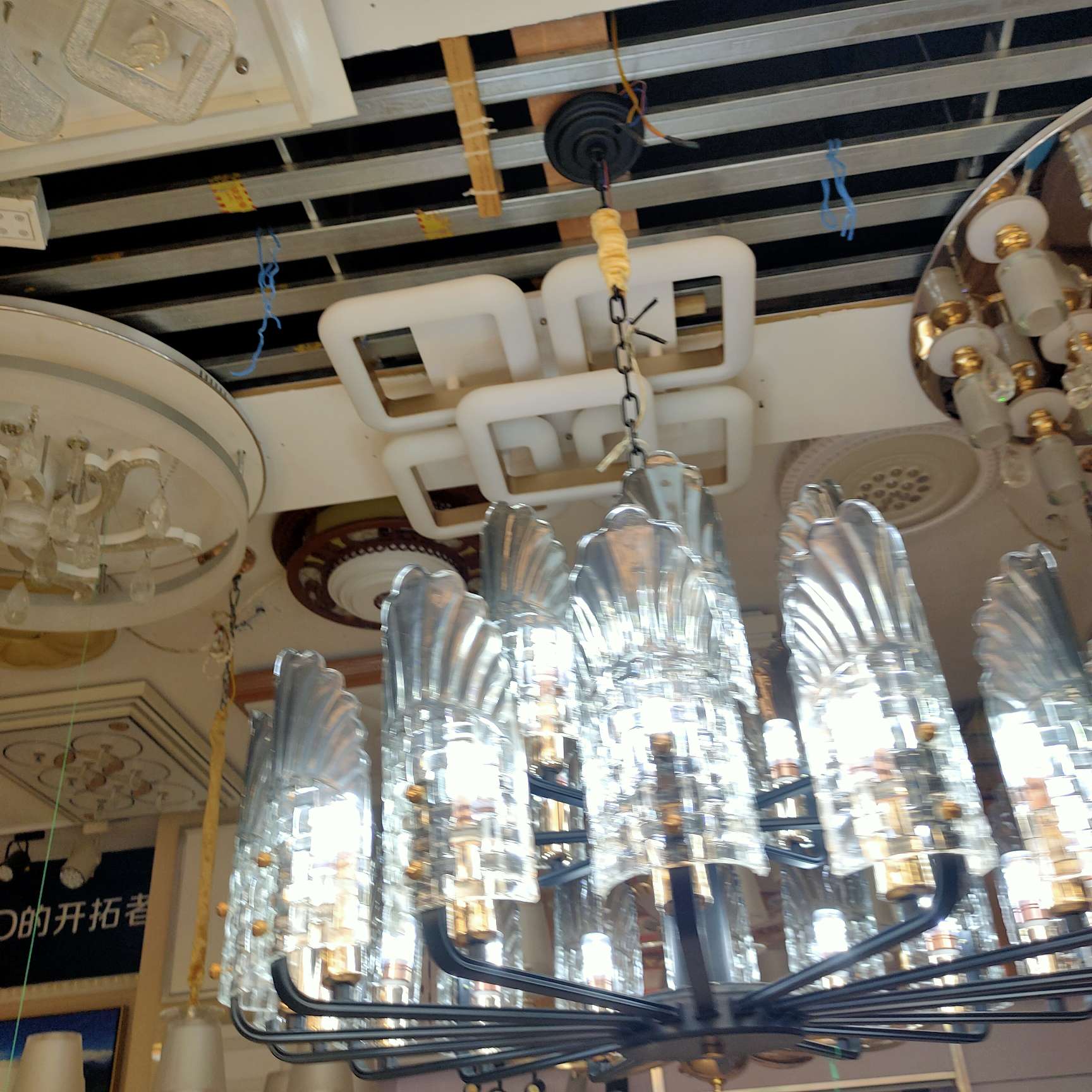 Nordic living room chandelier, simple and modern, dining room lamp, grand and light luxury, three-bedroom and two-living-room lighting package combination, bedroom lamp, crystal chandelier Application Scenario