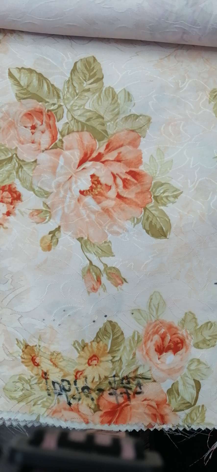 Printed jacquard tablecloth with small floral idyllic style thumbnail