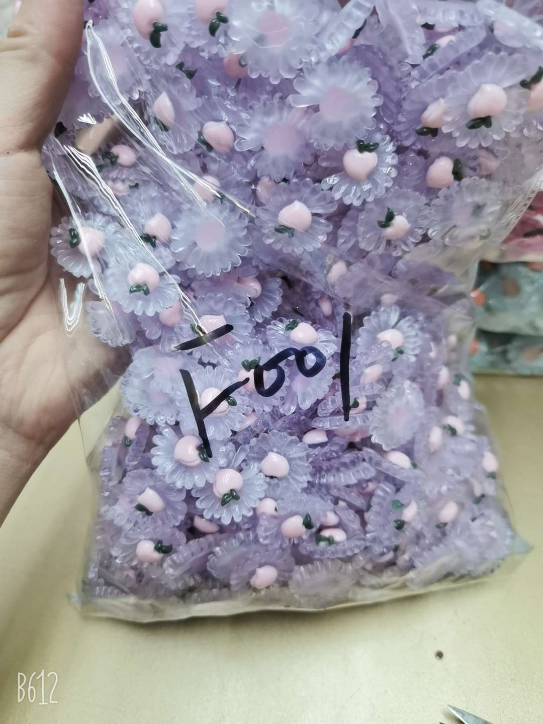 Resin luminous fruit flower F001 Cartoon fruit dumpling plate Douyin Bestseller diy Hairpin Water cup sticker Cream glue Phone case resin accessories undefined