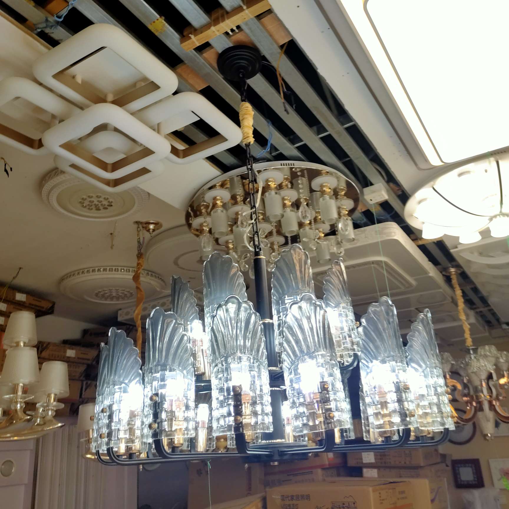 Nordic living room chandelier, simple and modern, dining room lamp, grand and light luxury, three-bedroom and two-living-room lighting package combination, bedroom lamp, crystal chandelier Specification image