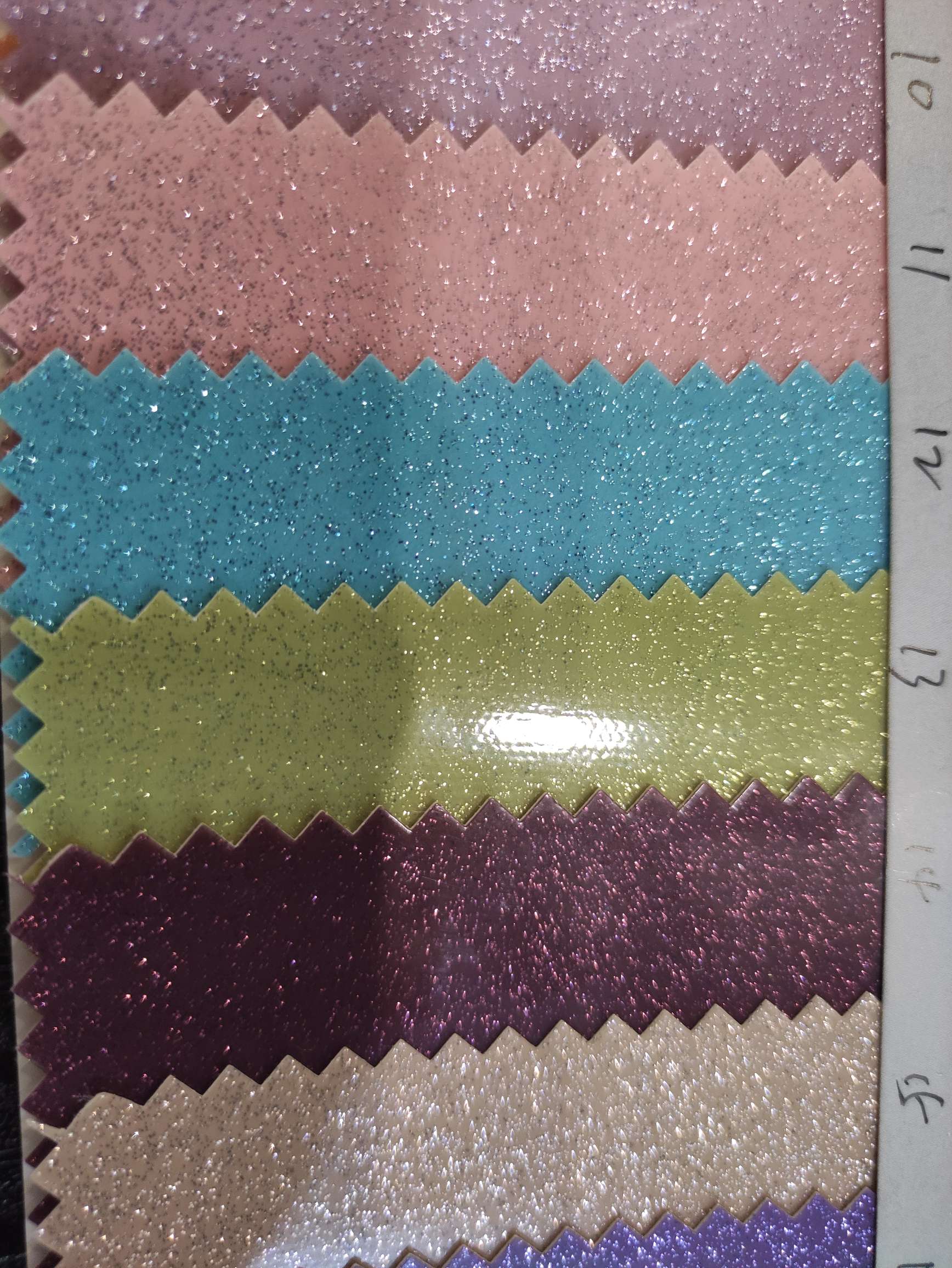 C013闪光大量现货高中低档皮革面料厂家直销热销新款细节图