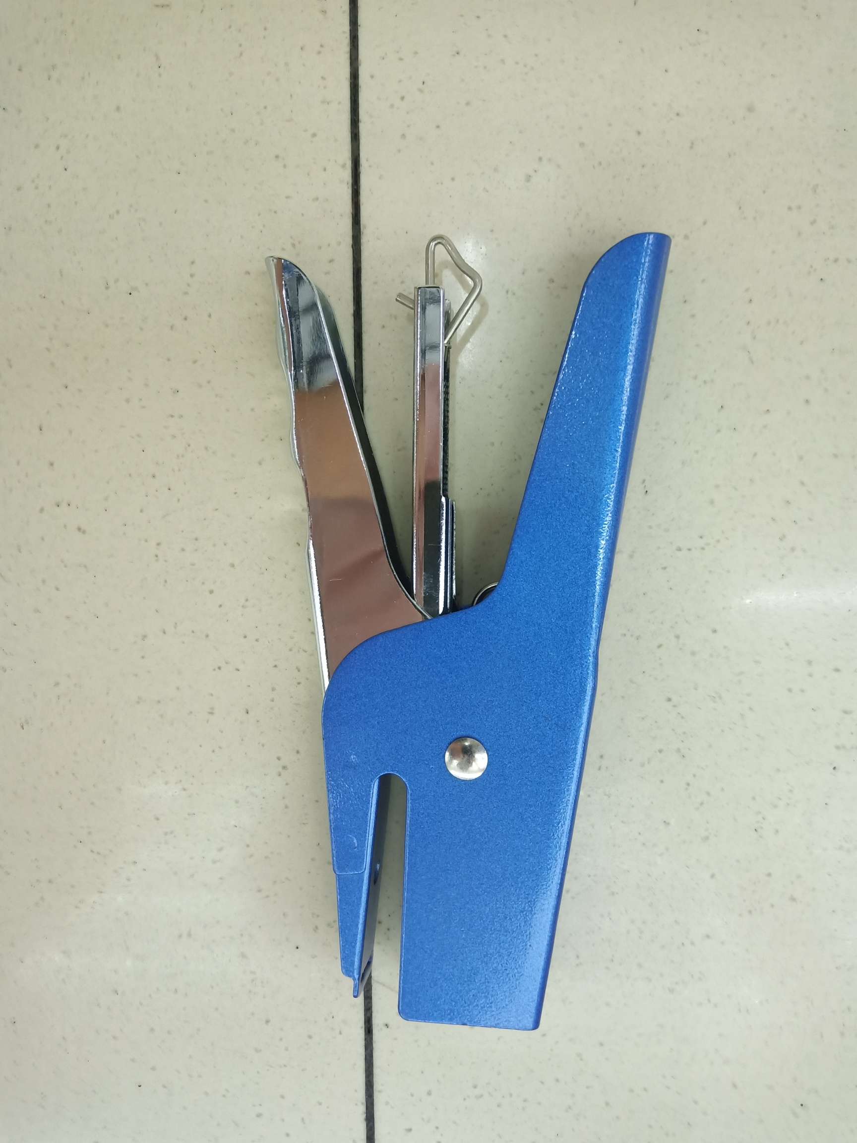 Moder had a stapler in his hand
