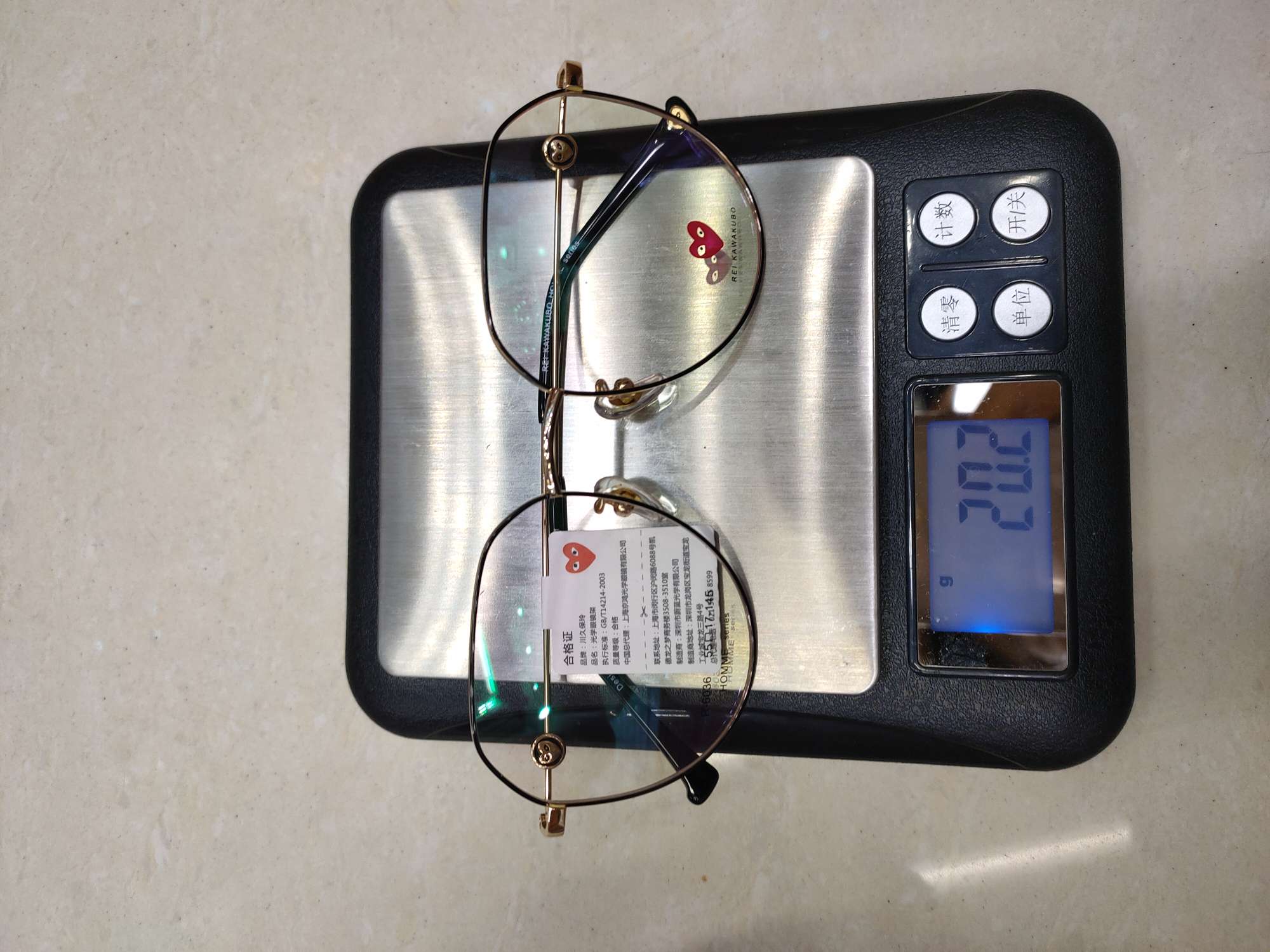 6036 Rei Kawakubo Black Gold Frame Application Scenario
