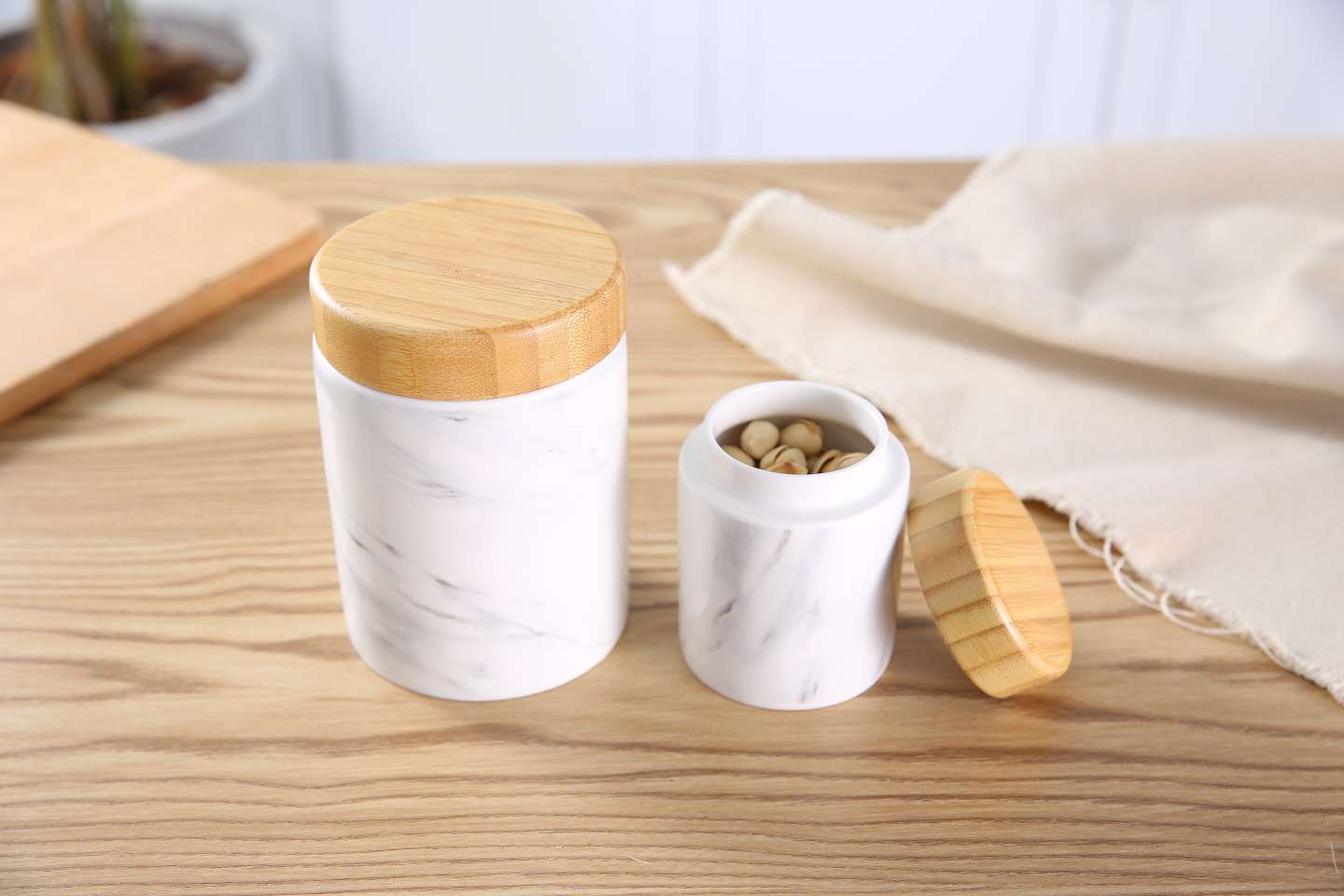 后厨陶瓷实物图