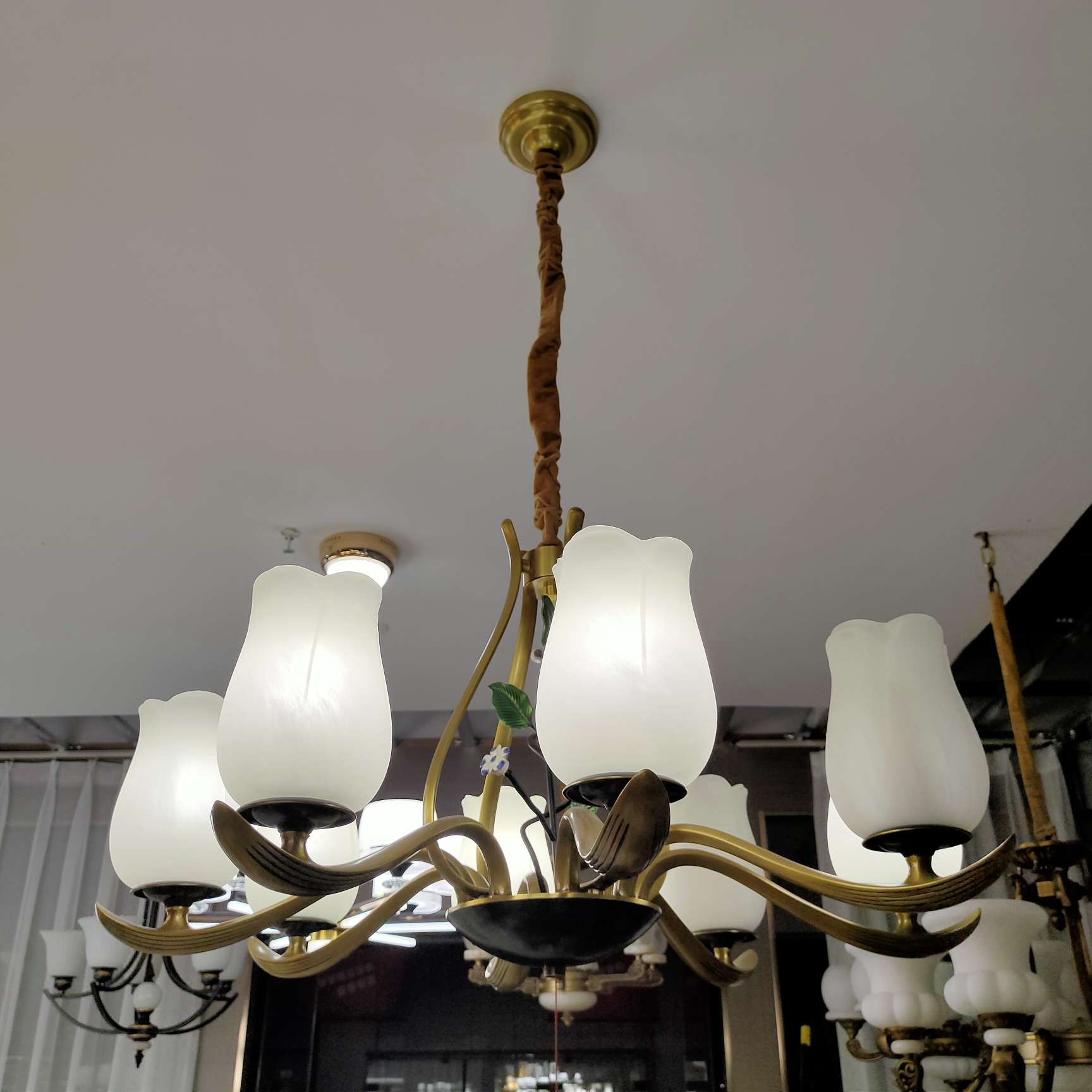 European-style luxurious crystal chandeliers for living rooms, bedrooms, dining rooms, beauty salons, and creative hotels Item Picture