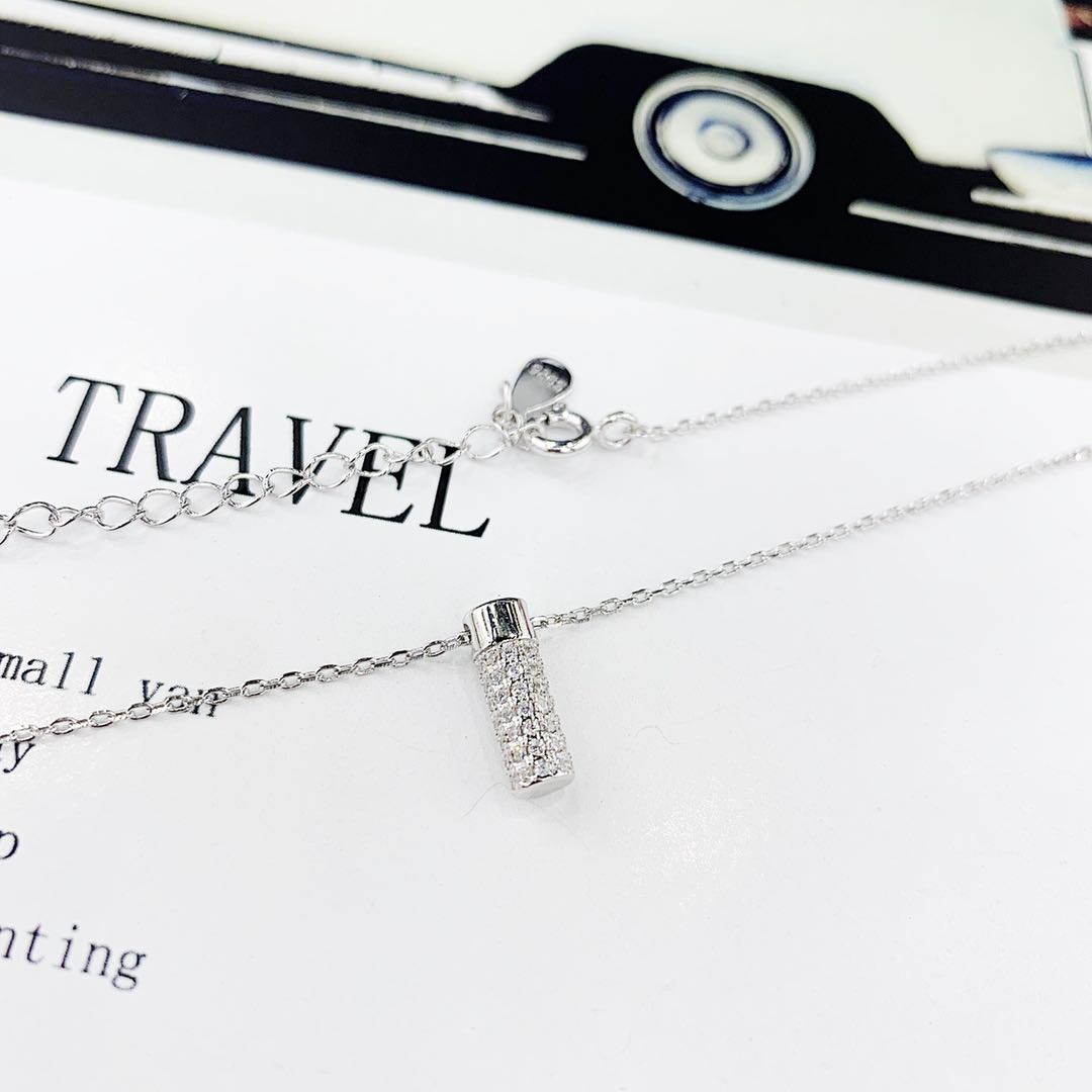 The a925 silver micro-inlaid diamond small water cup necklace does not fade and does not cause allergies undefined