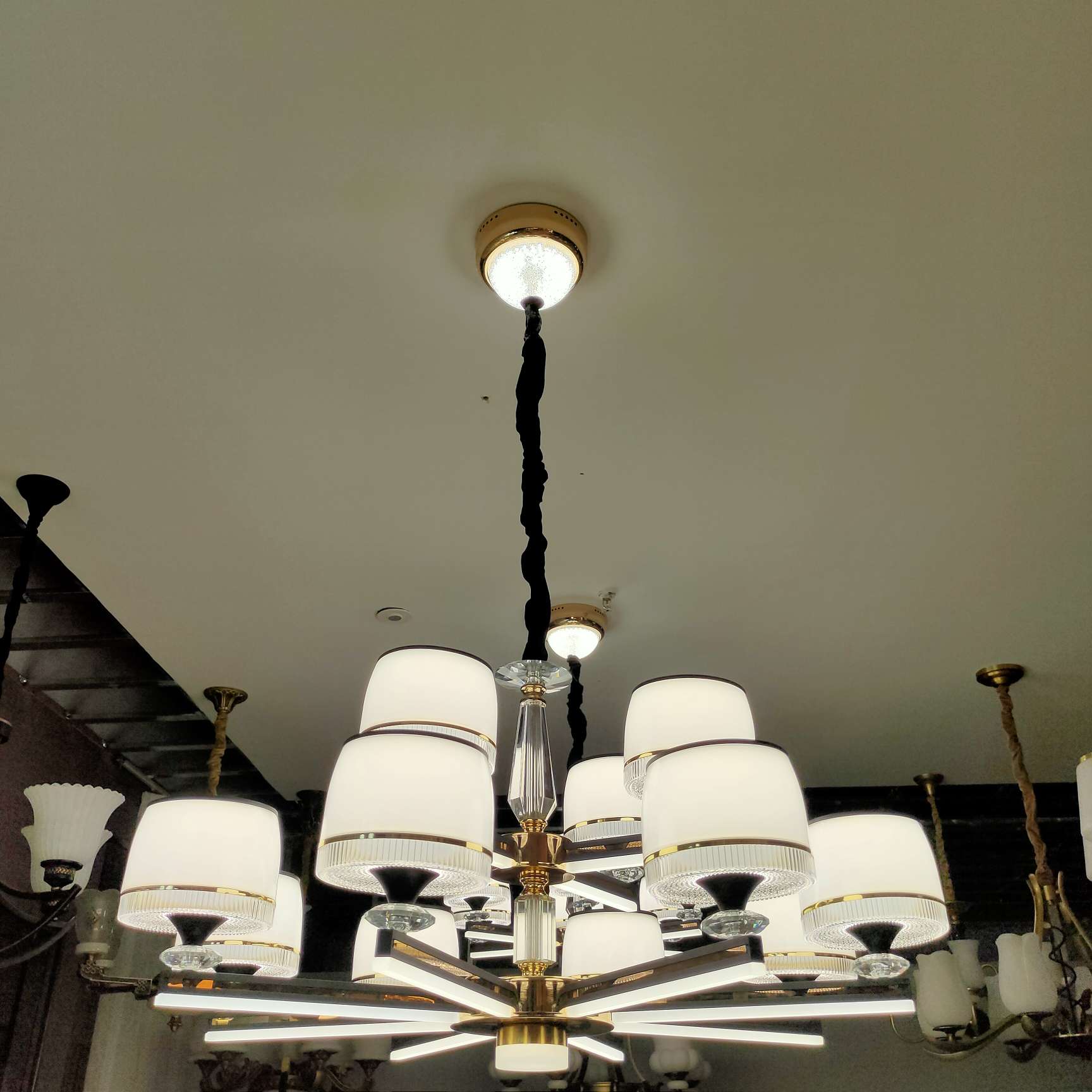 Modern light luxury crystal hotel bar counter engineering chandelier details Picture