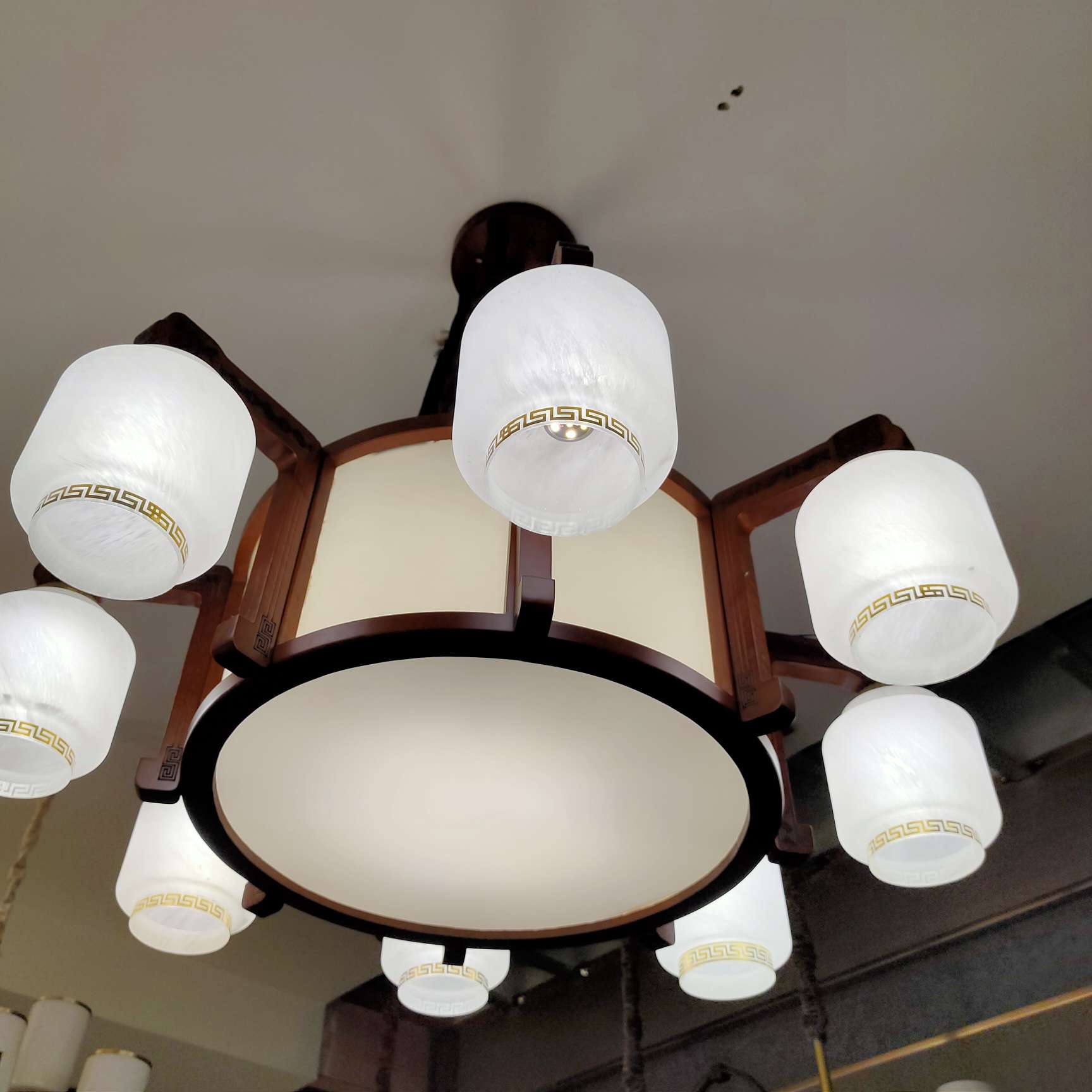 The new Chinese-style living room chandelier, bedroom and dining room lighting fixtures are retro and grand Application Scenario