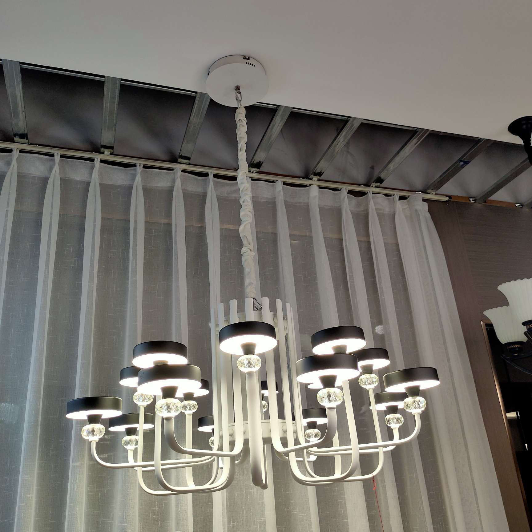 European-style luxurious crystal chandeliers for living rooms, bedrooms, dining rooms, beauty salons, and creative hotels Application Scenario
