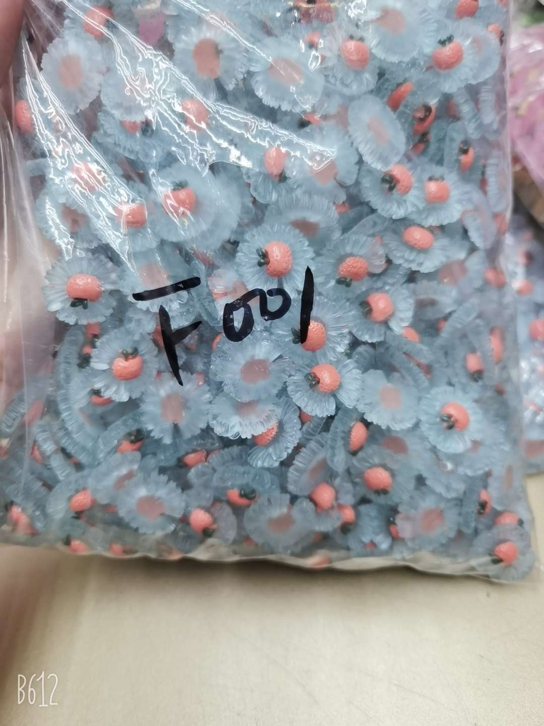 Resin luminous fruit flower F001 Cartoon fruit dumpling plate Douyin Bestseller diy Hairpin Water cup sticker Cream glue Phone case resin accessories Item Picture