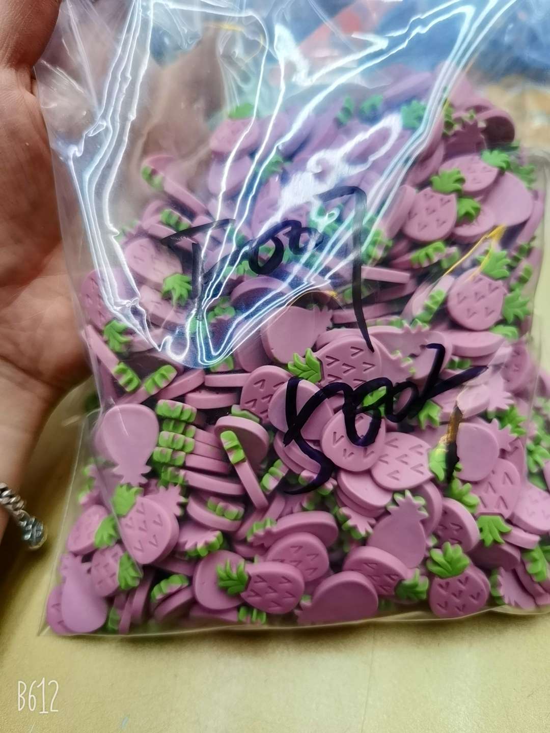 Resin pineapple F007 cartoon fruit dumpling plate Douyin Bestseller diy hairpin Water cup sticker cream glue phone case resin accessories undefined