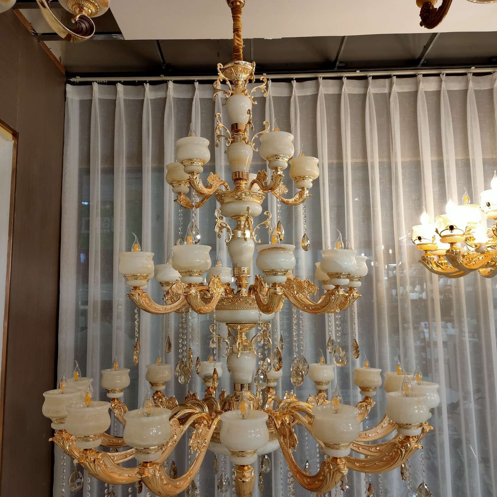 European-style luxurious crystal chandeliers for living rooms, bedrooms, dining rooms, beauty salons, and creative hotels Item Picture