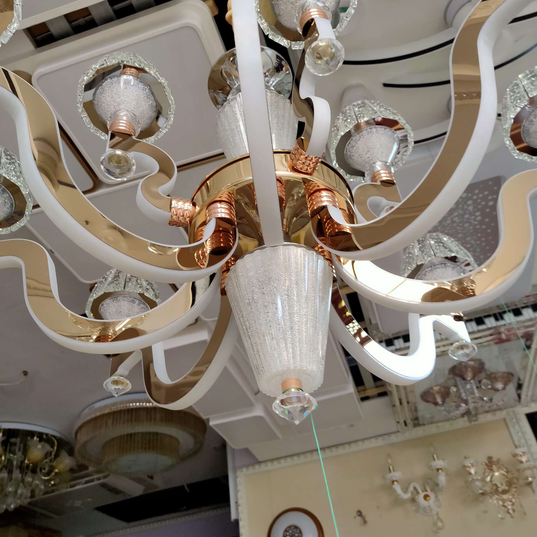 The Nordic living room chandelier is grand, simple and modern. The dining room lamp is grand, light and luxurious. The three-bedroom and two-living-room lighting package combination bedroom lamp undefined