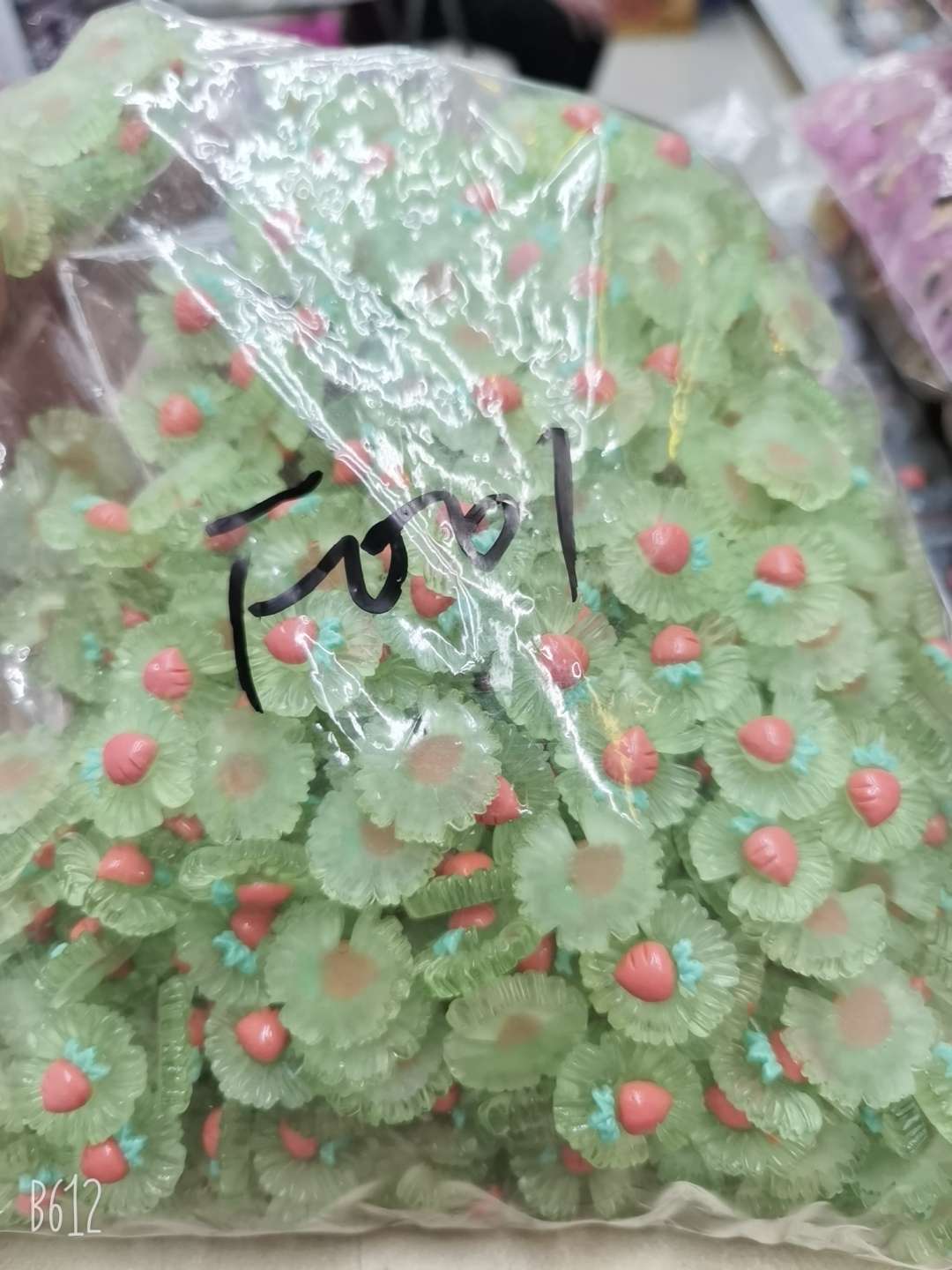 Resin luminous fruit flower F001 Cartoon fruit dumpling plate Douyin Bestseller diy Hairpin Water cup sticker Cream glue Phone case resin accessories Specification image