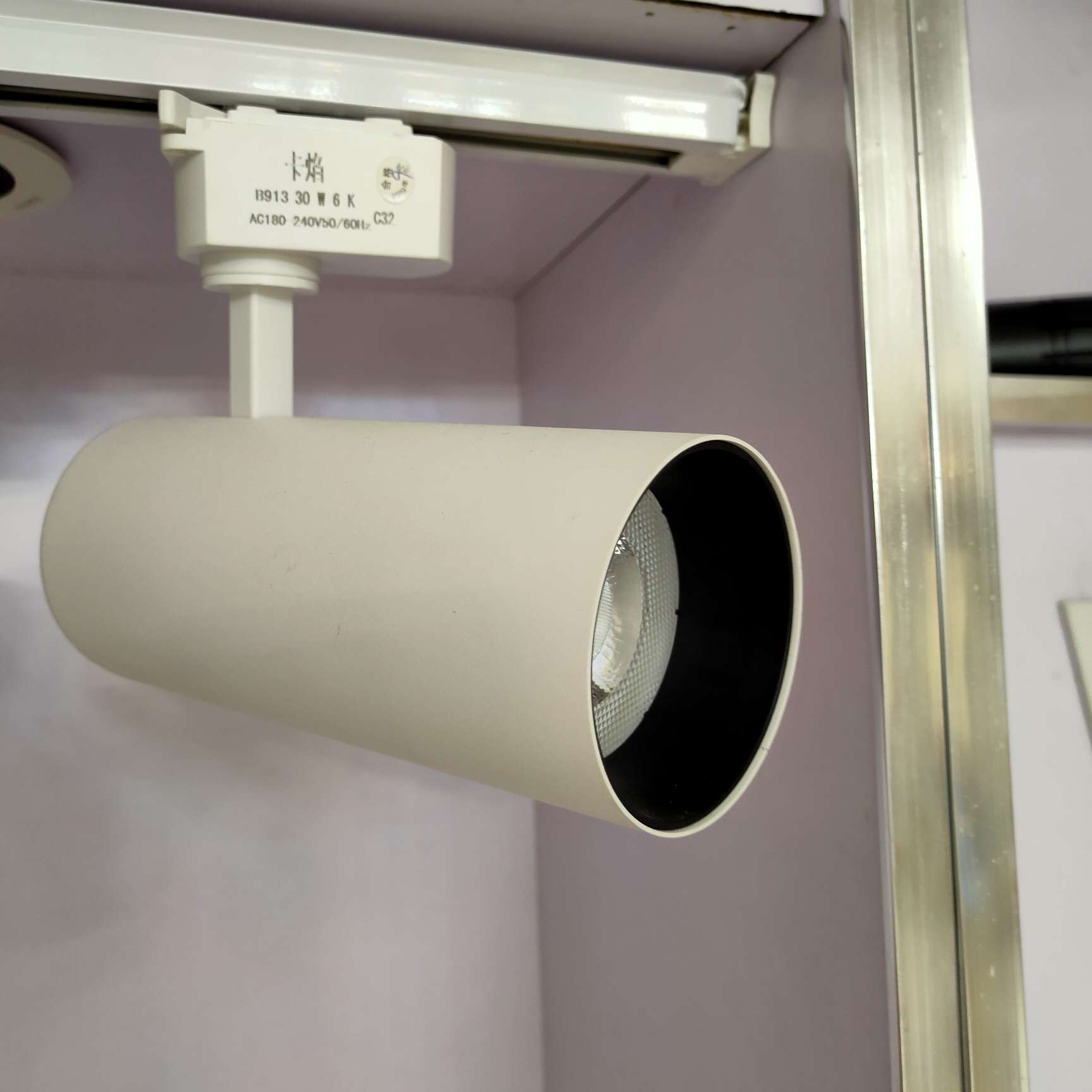 北欧客厅吊灯简约现代餐厅灯大气轻奢轨道灯