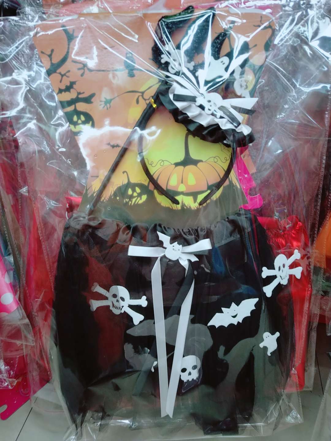 A three-piece skull set
