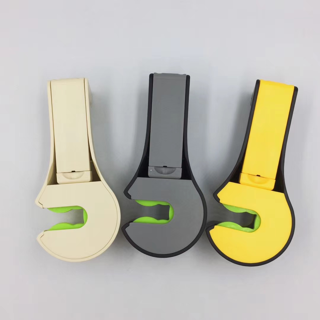 New car seat hook mobile phone stand multi-function stand Application Scenario