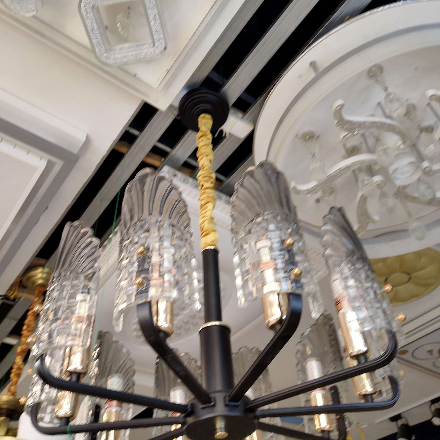 The Nordic living room chandelier is grand, simple and modern. The dining room lamp is grand, light and luxurious. The three-bedroom and two-living-room lighting package combination. The bedroom lamp is grand undefined