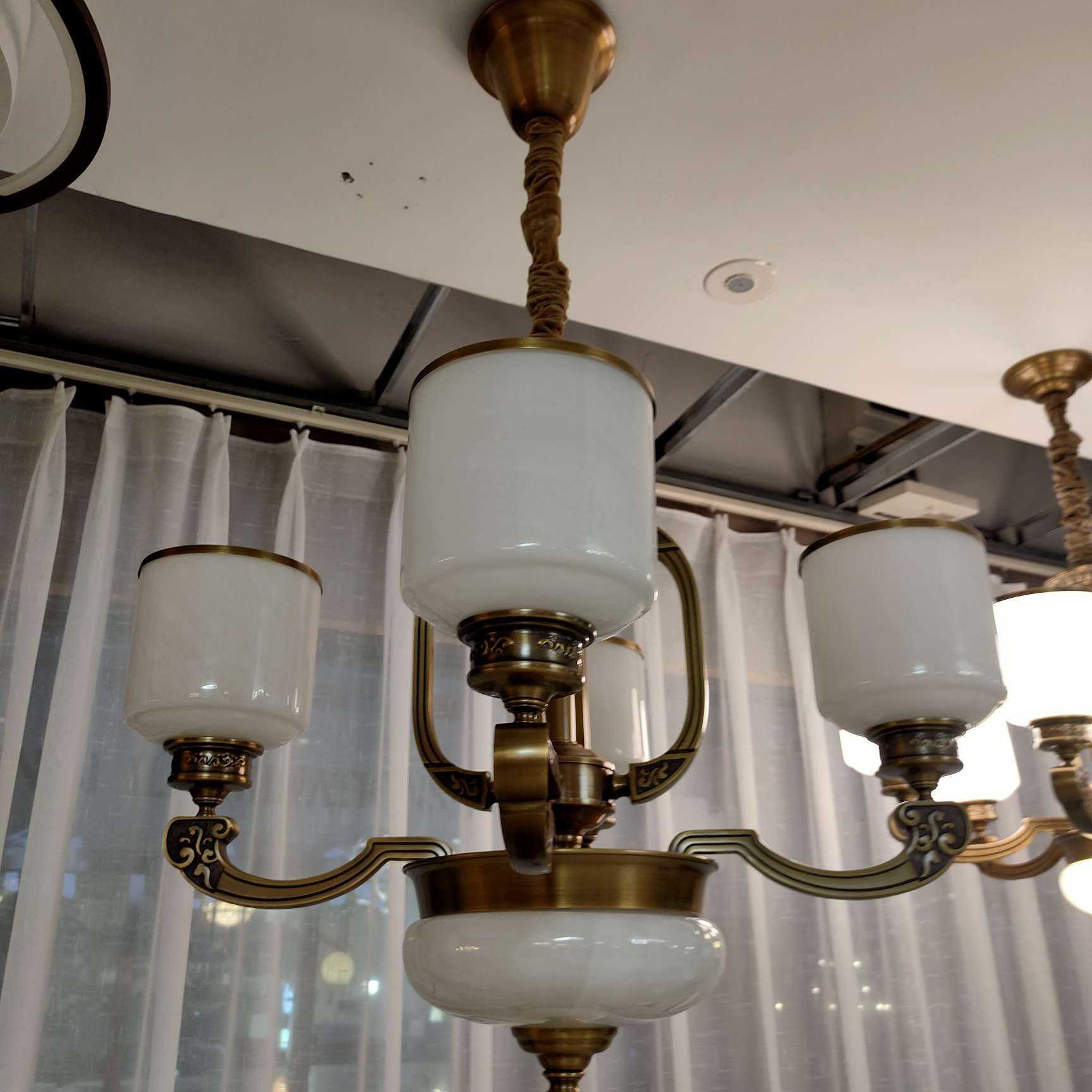 أضواء في ردهة فندق فيلا فيلا، وهي غرفة المعيشة الصينية الجديدة في البلد Specification image