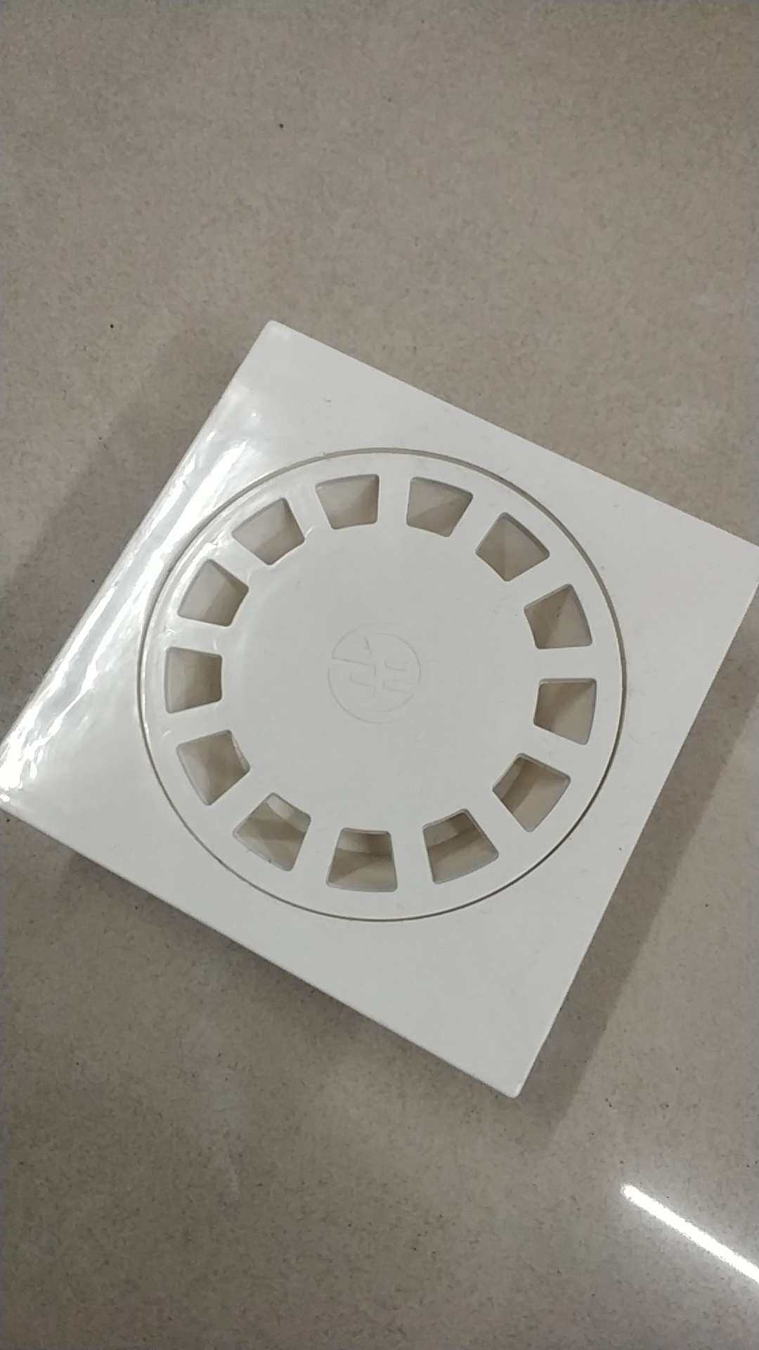 Household plastic floor drains, in various sizes and models