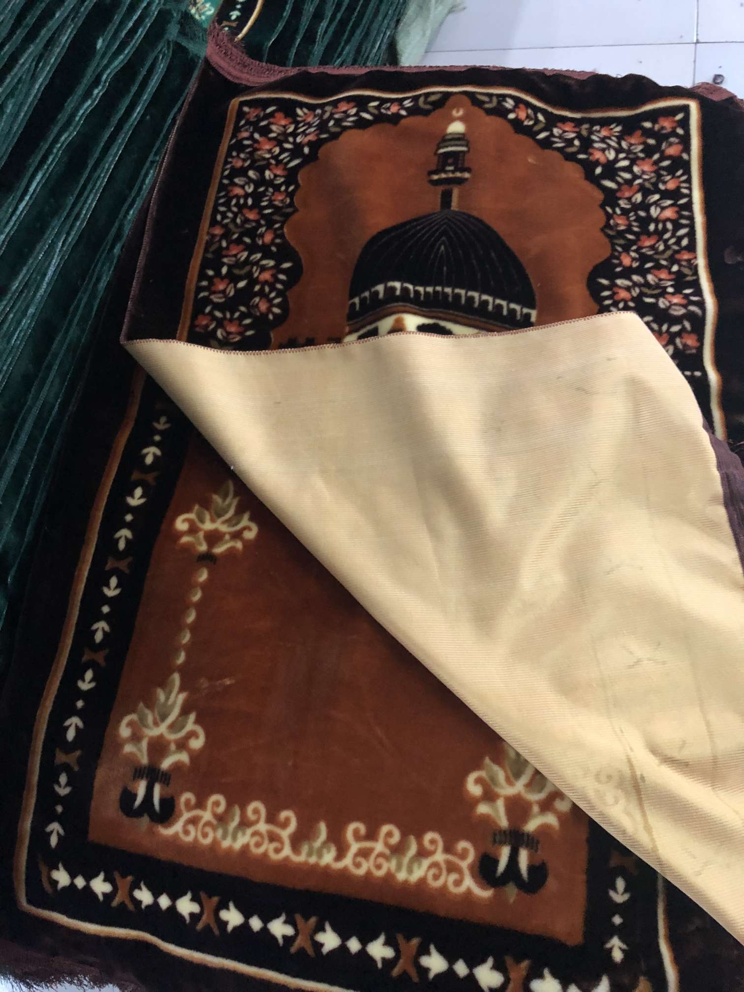 Single-layer prayer carpet undefined