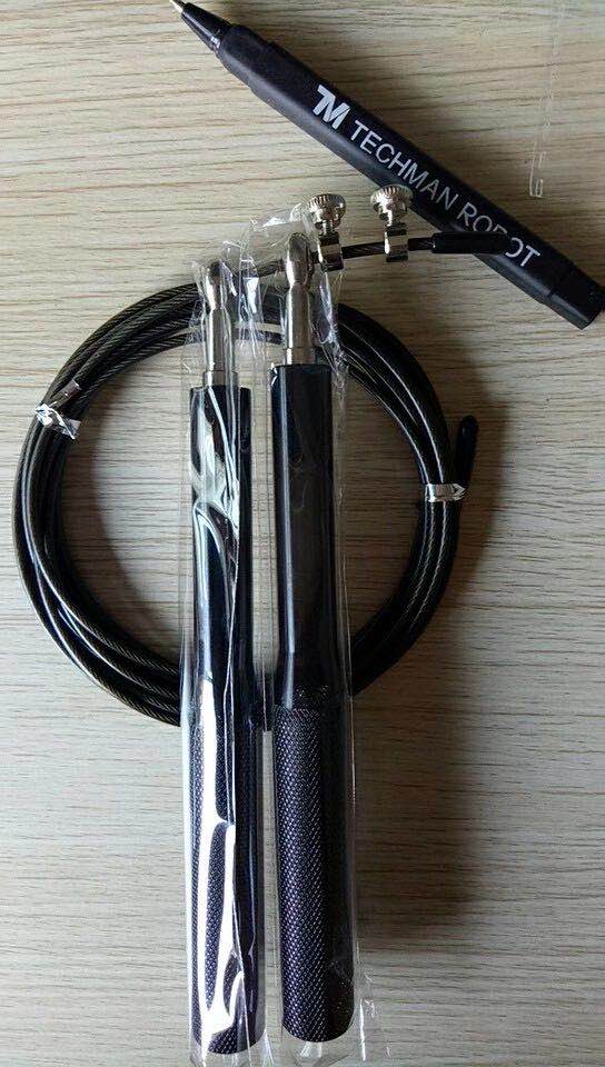 带手柄钢丝跳绳白底实物图