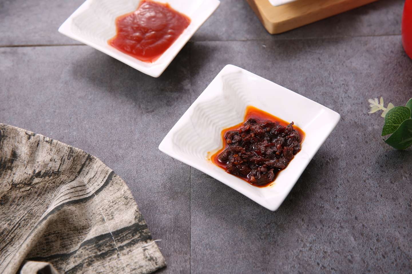 陶瓷工艺陶瓷北欧风小吃碟白底实物图