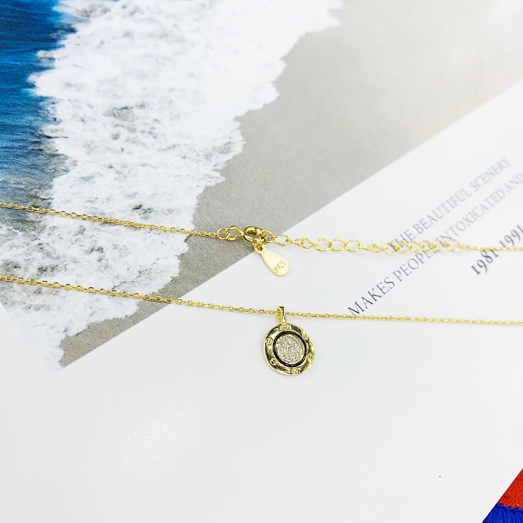The s925 silver-plated real gold ring necklace with slightly studded diamonds is not allergenic undefined