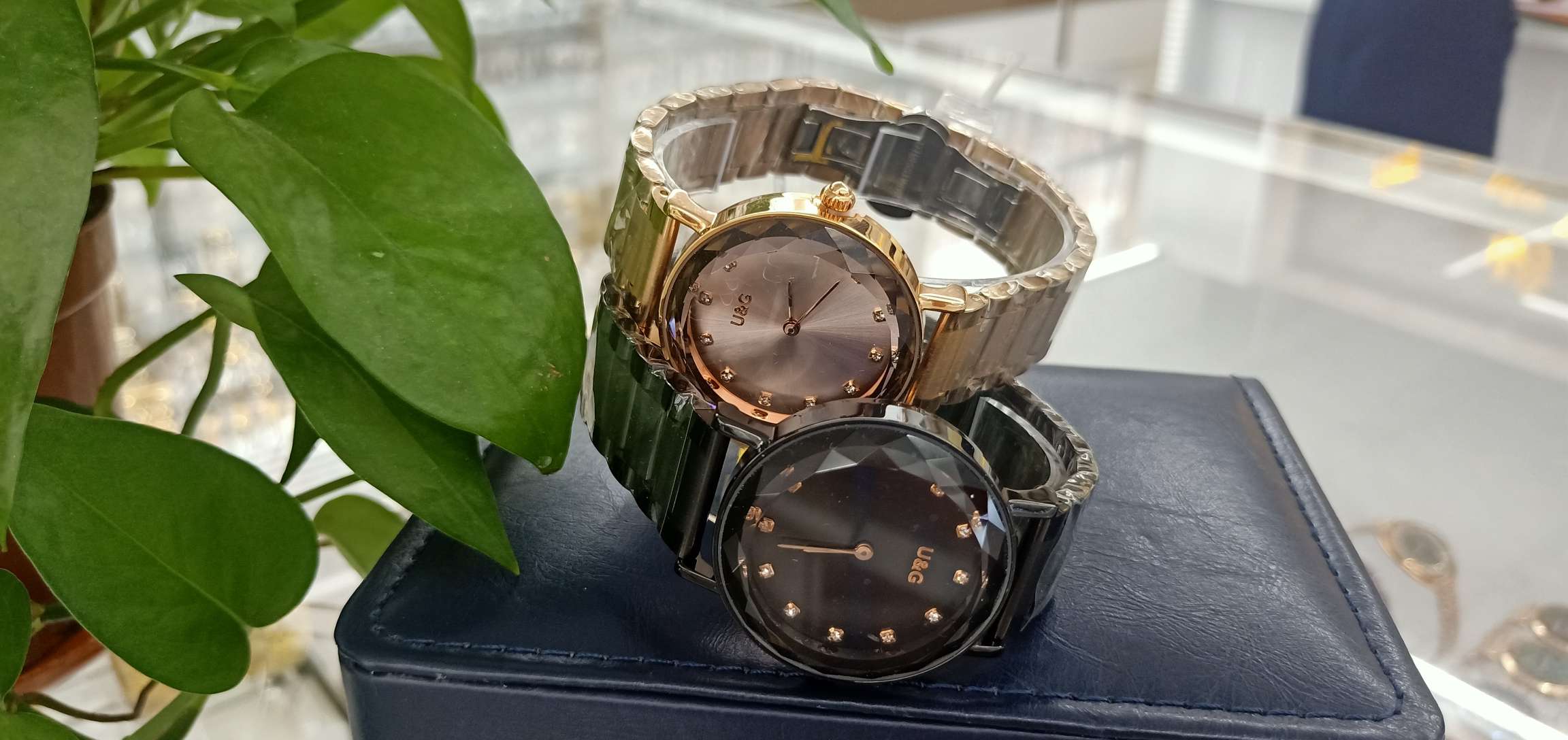 Two-color black and yellow high-end and trendy best-selling watches