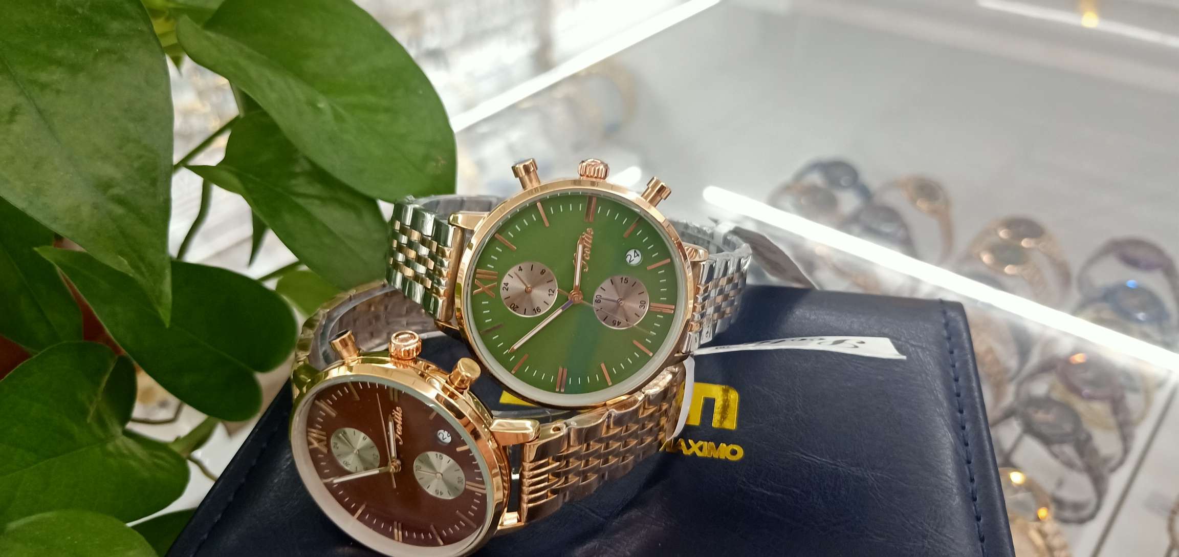 High-end, fashionable and trendy creative chain watch in three colors