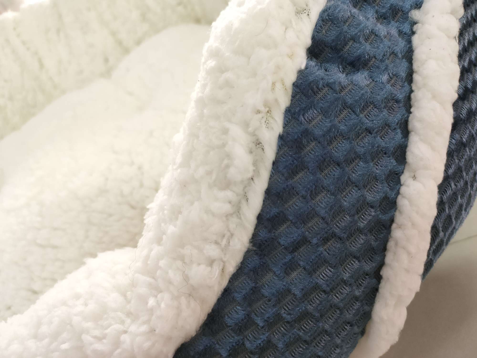 New cat and dog beds, spring and winter Teddy, Corgi, Pomeranian and other small dog and cat beds, warm and comfortable sleeping pet beds, factory direct sales undefined