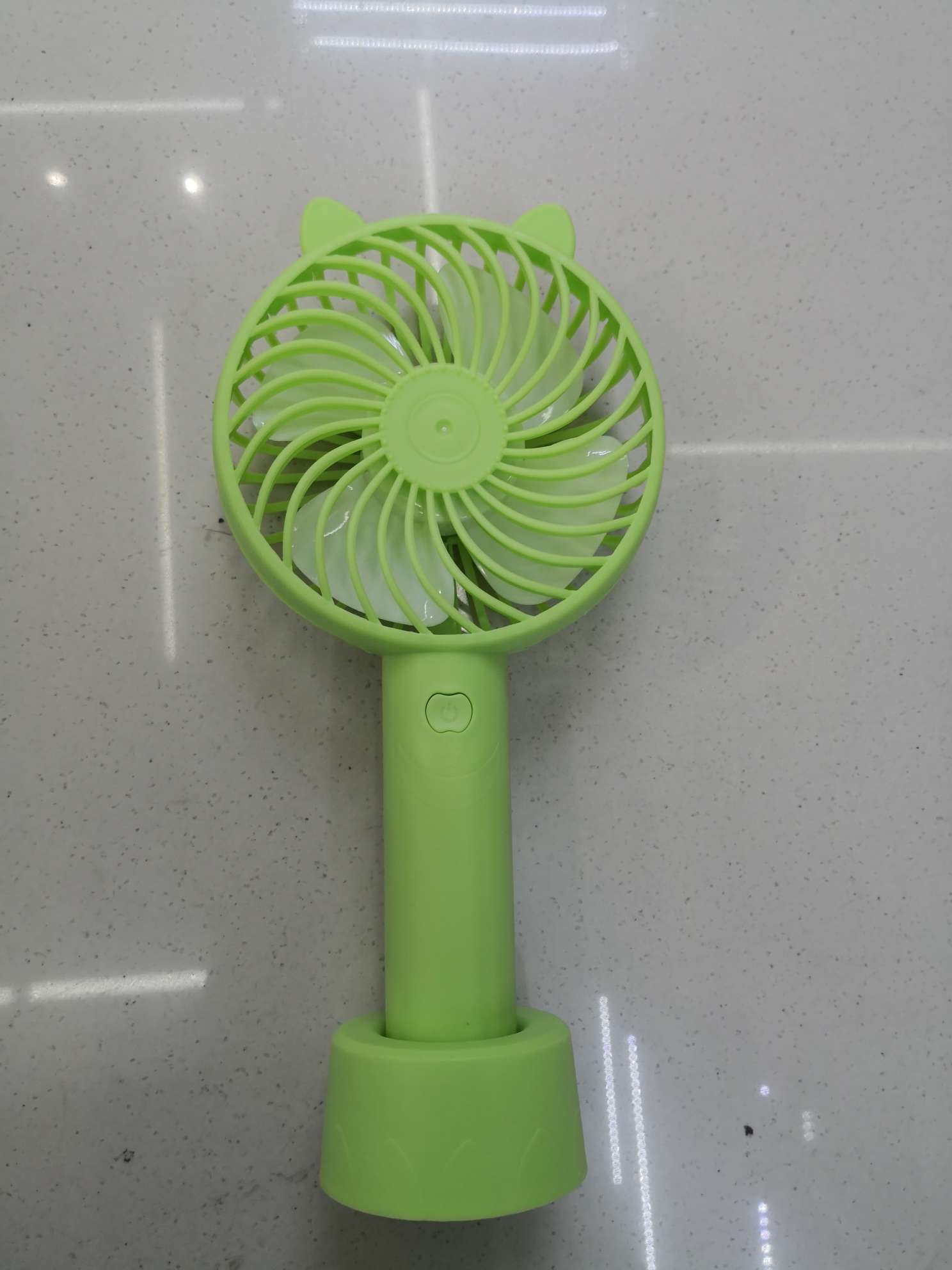 Handheld small fan, small usb rechargeable battery, dual-purpose student, convenient, silent, office desk, dormitory bed, home, outdoor, strong wind force, mini children's hand-held electric fan Application Scenario