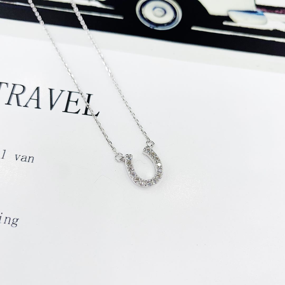 The s925 silver micro-inlaid diamond U-shaped necklace does not fade and does not cause allergies Item Picture