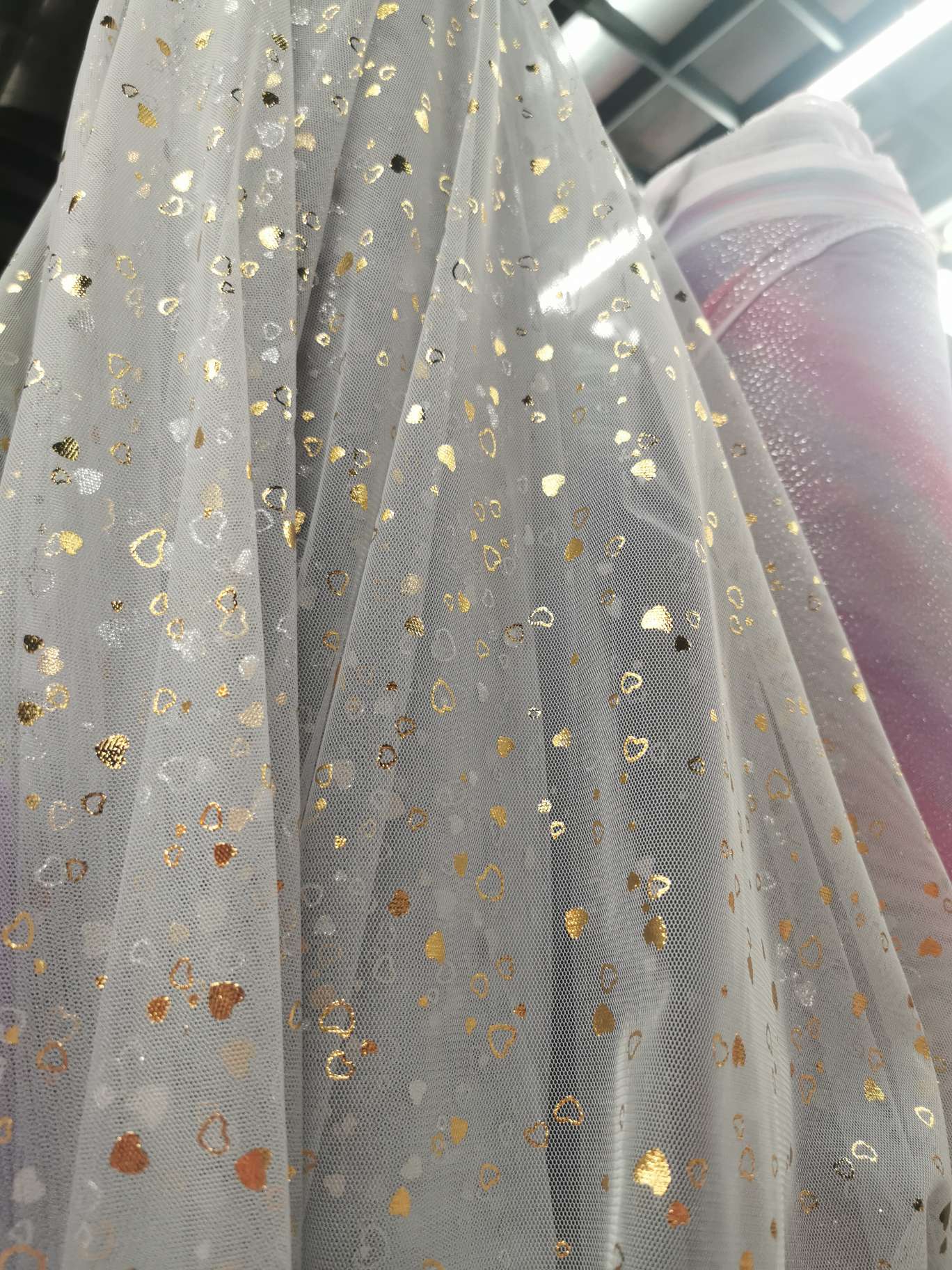 婚纱网纱金色爱心网纱头饰服装背景图片灰色