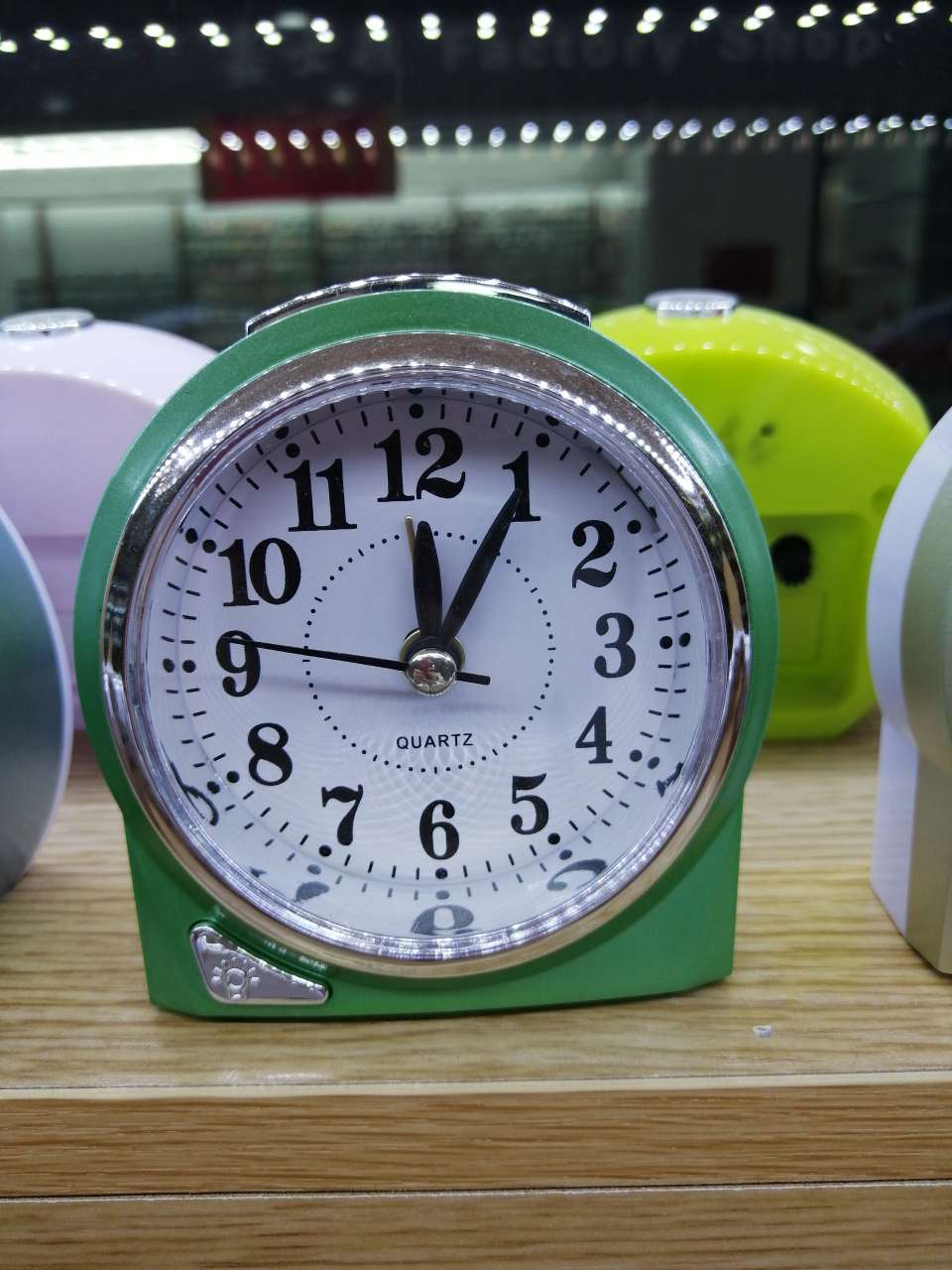 The small alarm clock, student alarm clock, is selling well. Electroplated small alarm clock pic 1