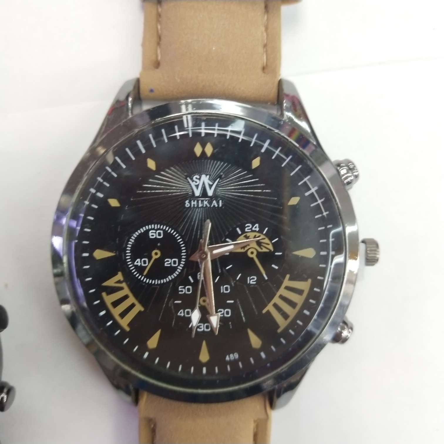 A classic, fashionable, simple and elegant adult watch with a large dial Specification image