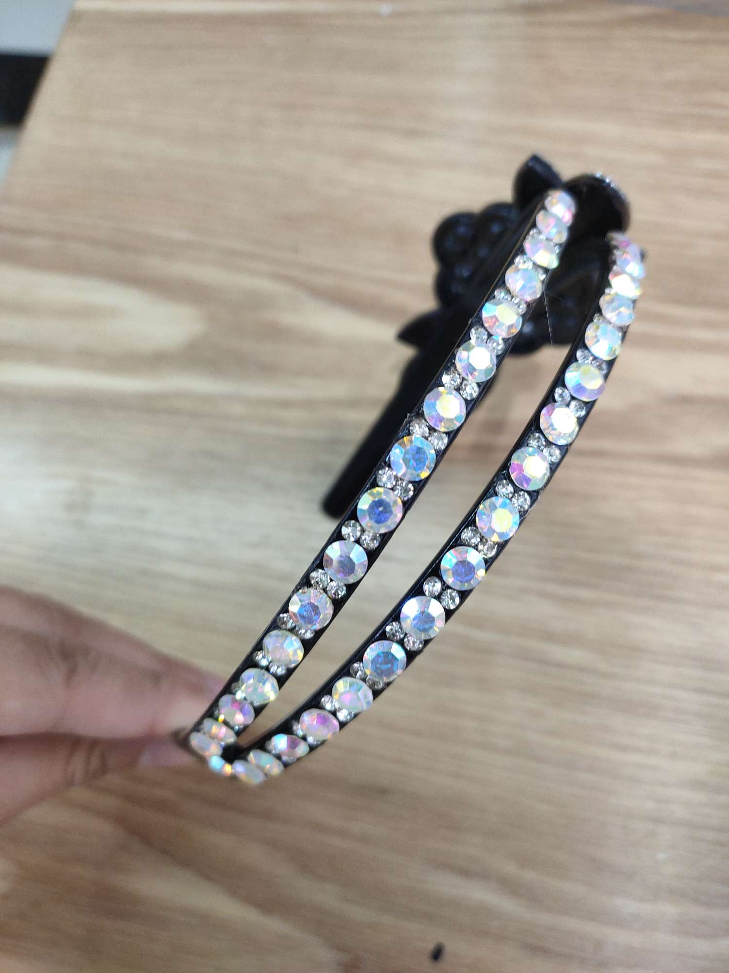Crystal Female Head Buckle Two Rows Separate Large Flower Rhinestone White With Teeth Non-Slip Plastic Bottom Headband For Adults details Picture