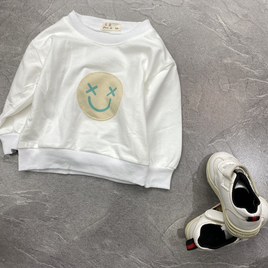 儿童秋季宽松笑脸上衣图