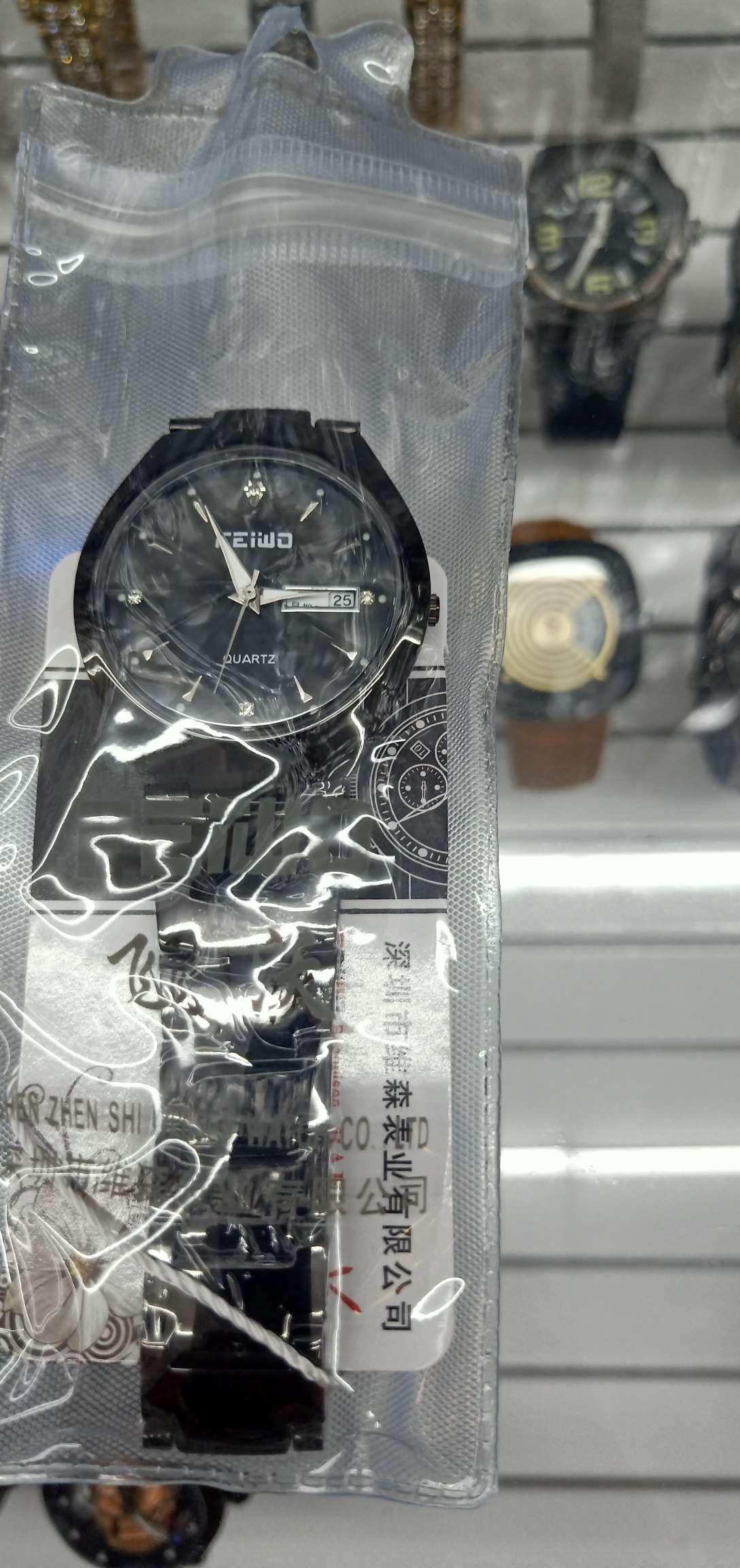 Black diamond-encrusted chain watch for men