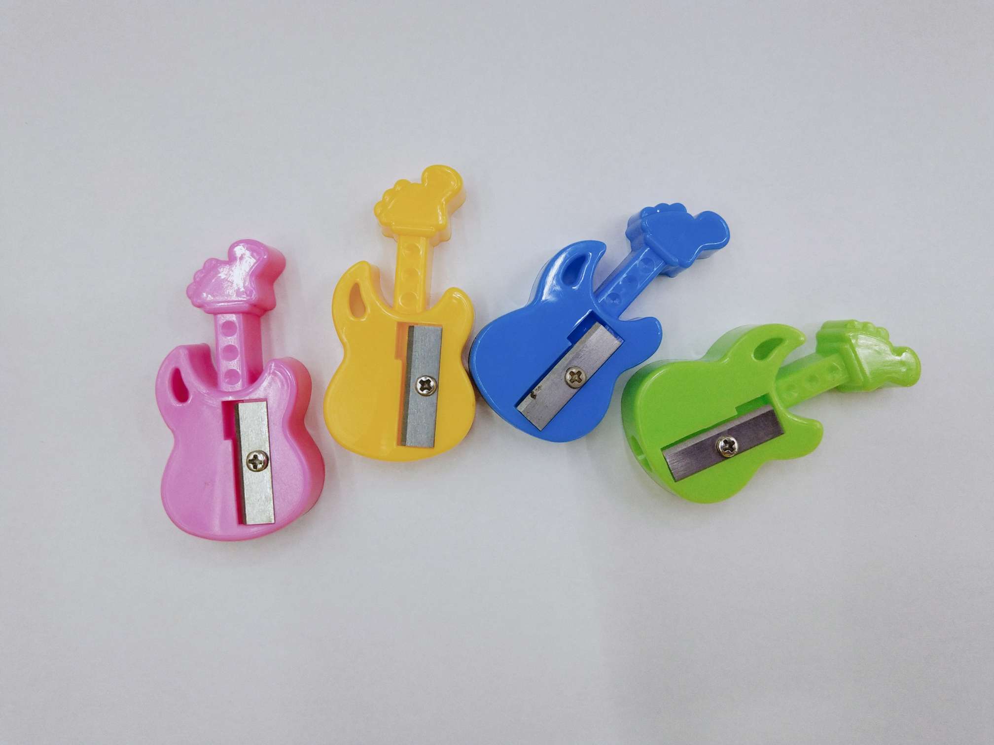 Cello 821 pencil sharpener Mini pencil sharpener children elementary school students with pencil sharpener portable lovely metal small portable pencil sharpener small drawing color lead pencil sharpener pencil sharpener plane