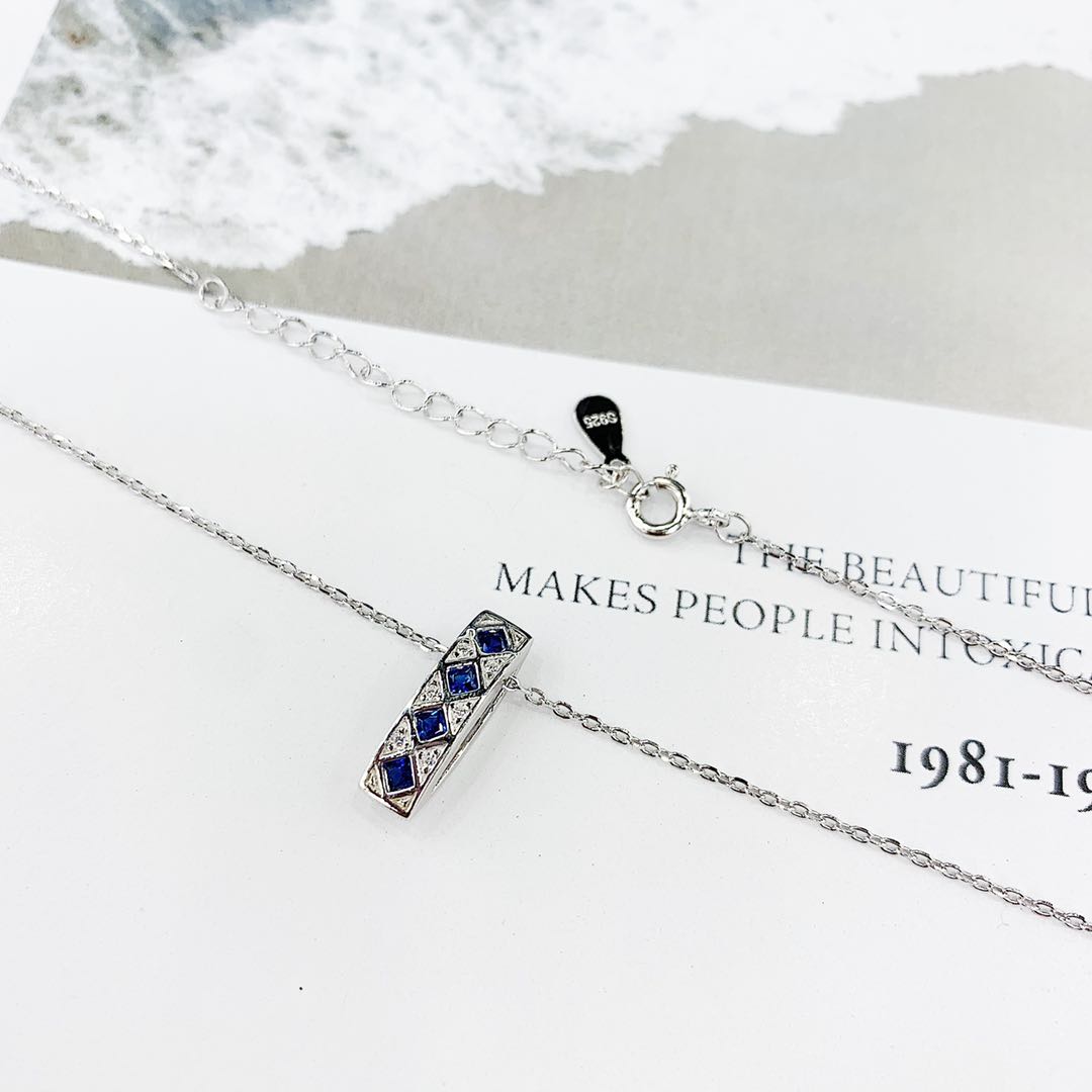 The a925 silver square diamond-shaped zircon micro-inlaid necklace does not fade and does not cause allergies Specification image
