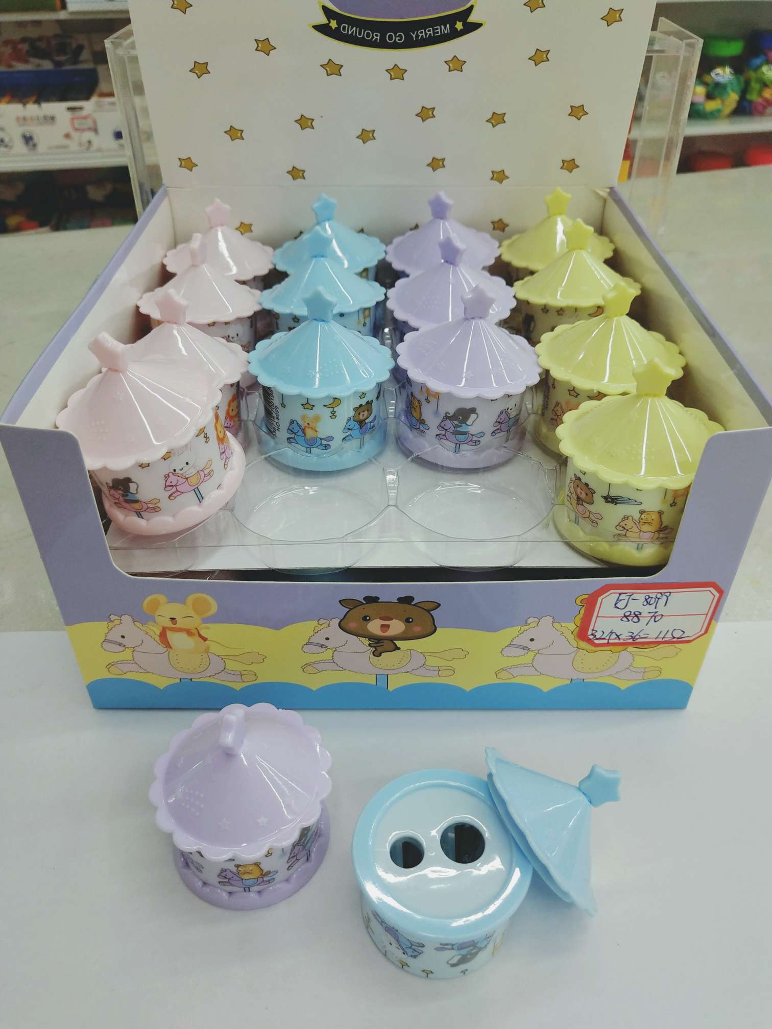 Merry-go-round 8099 pencil sharpener Mini pencil sharpener children and primary school students with a pencil sharpener portable lovely metal small portable pencil sharpener small color pencil pencil sharpener pencil sharpener pencil sharpener pencil sharpener