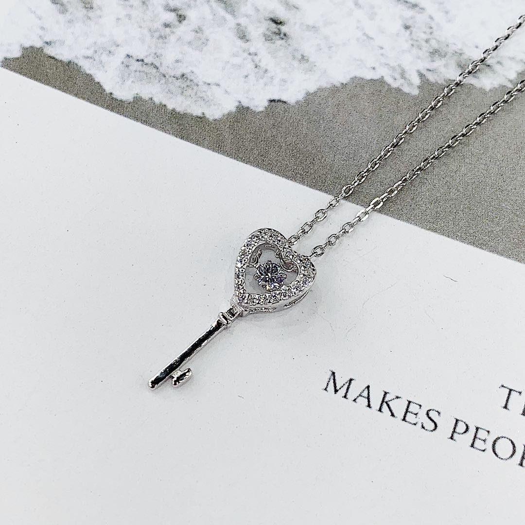 The s925 silver micro-encrusted full diamond dynamic key necklace does not fade and does not cause allergies details Picture