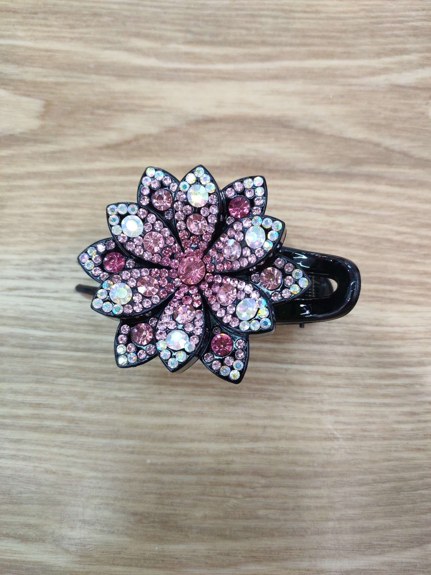 Three Teeth Clip Duck Bill Clip Top Clip Hair Clip Female Adult Hair Accessories Rhinestone Disc Hair Mother Hair Clip Application Scenario