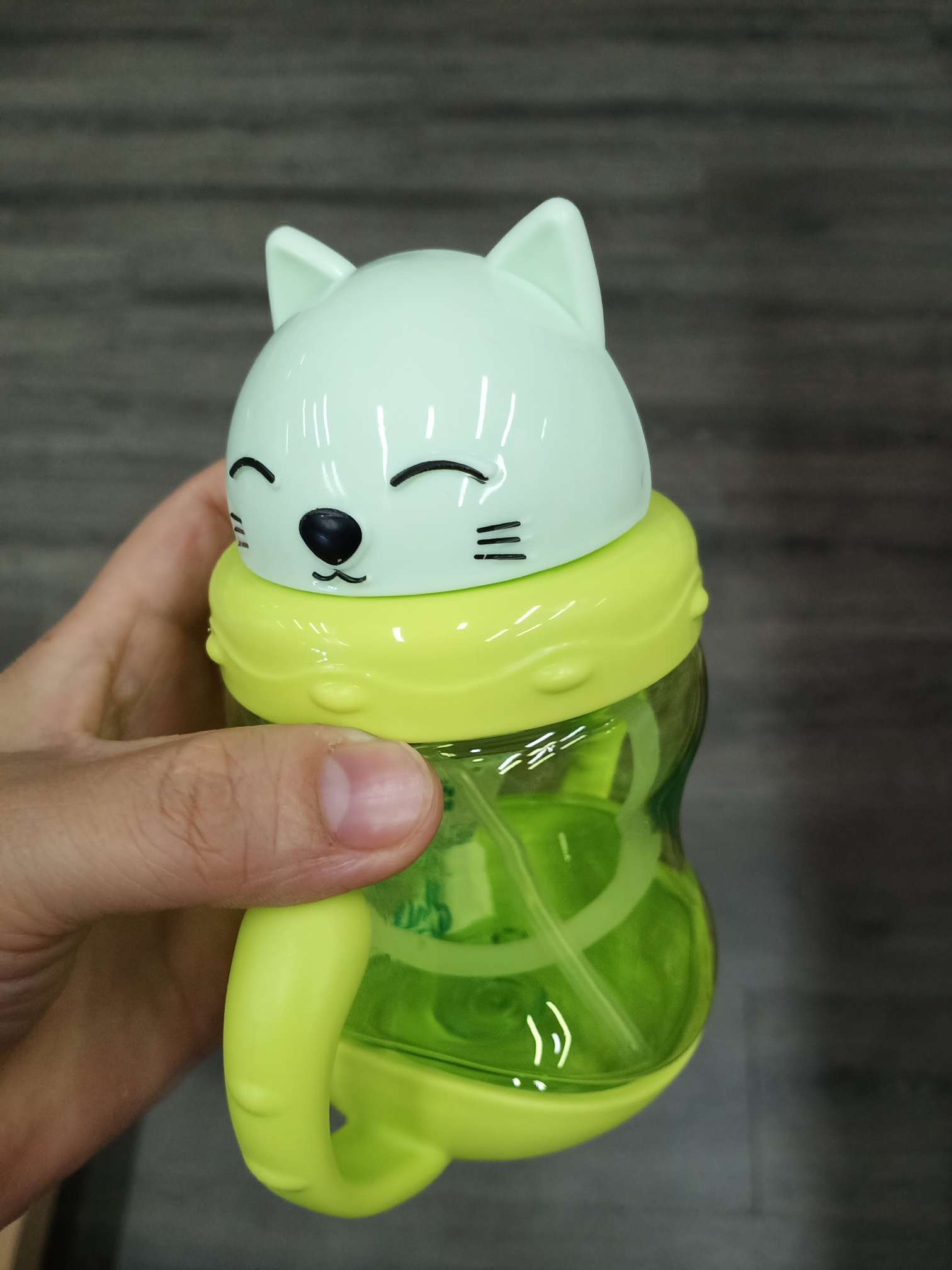 Children's cartoon shape environmental plastic water cup features handle cat pattern water cup full figure