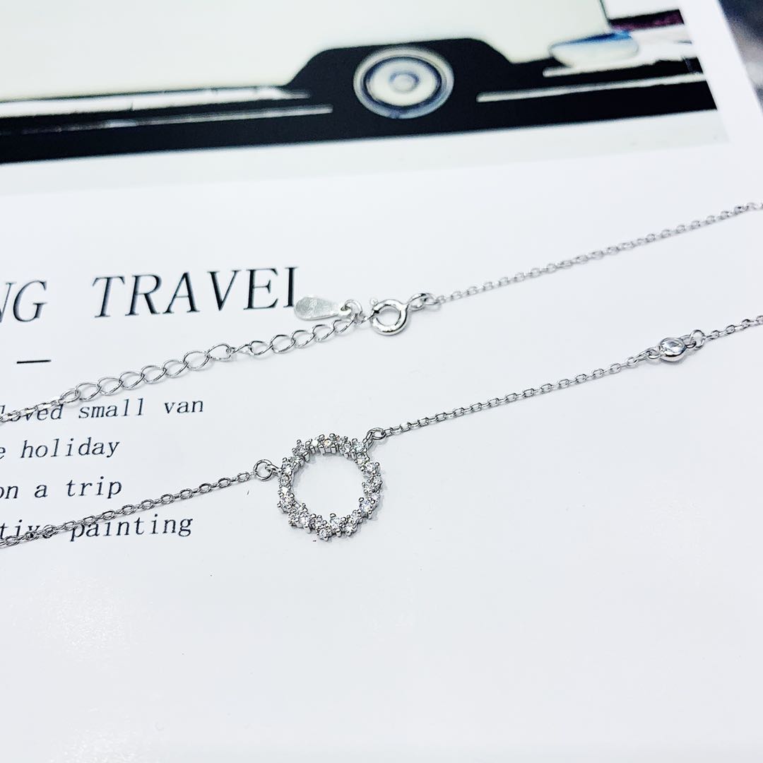 The s925 silver micro-inlaid diamond round microwave necklace does not fade and does not cause allergies undefined